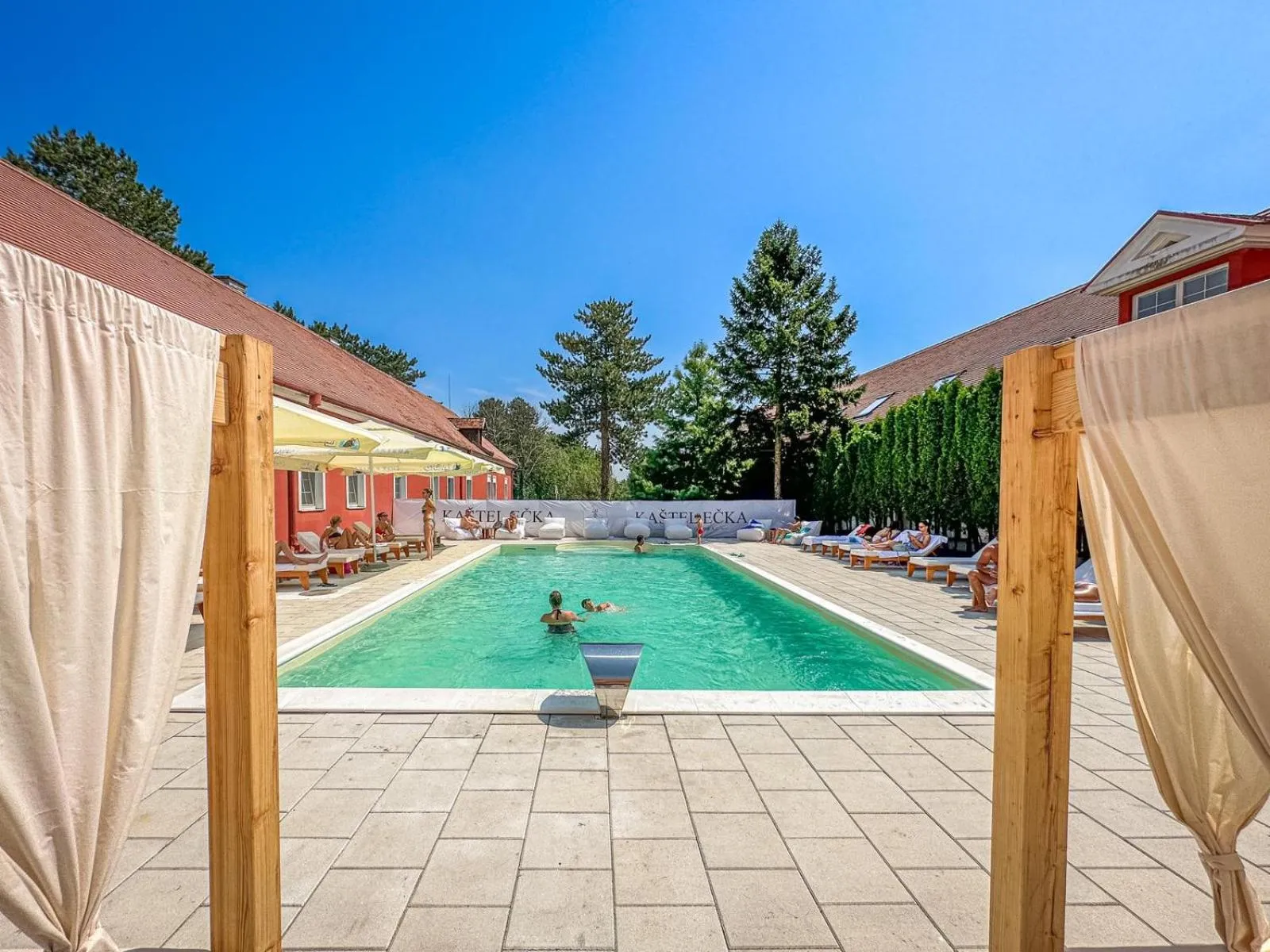 Swimming pool in Kaštel Ečka