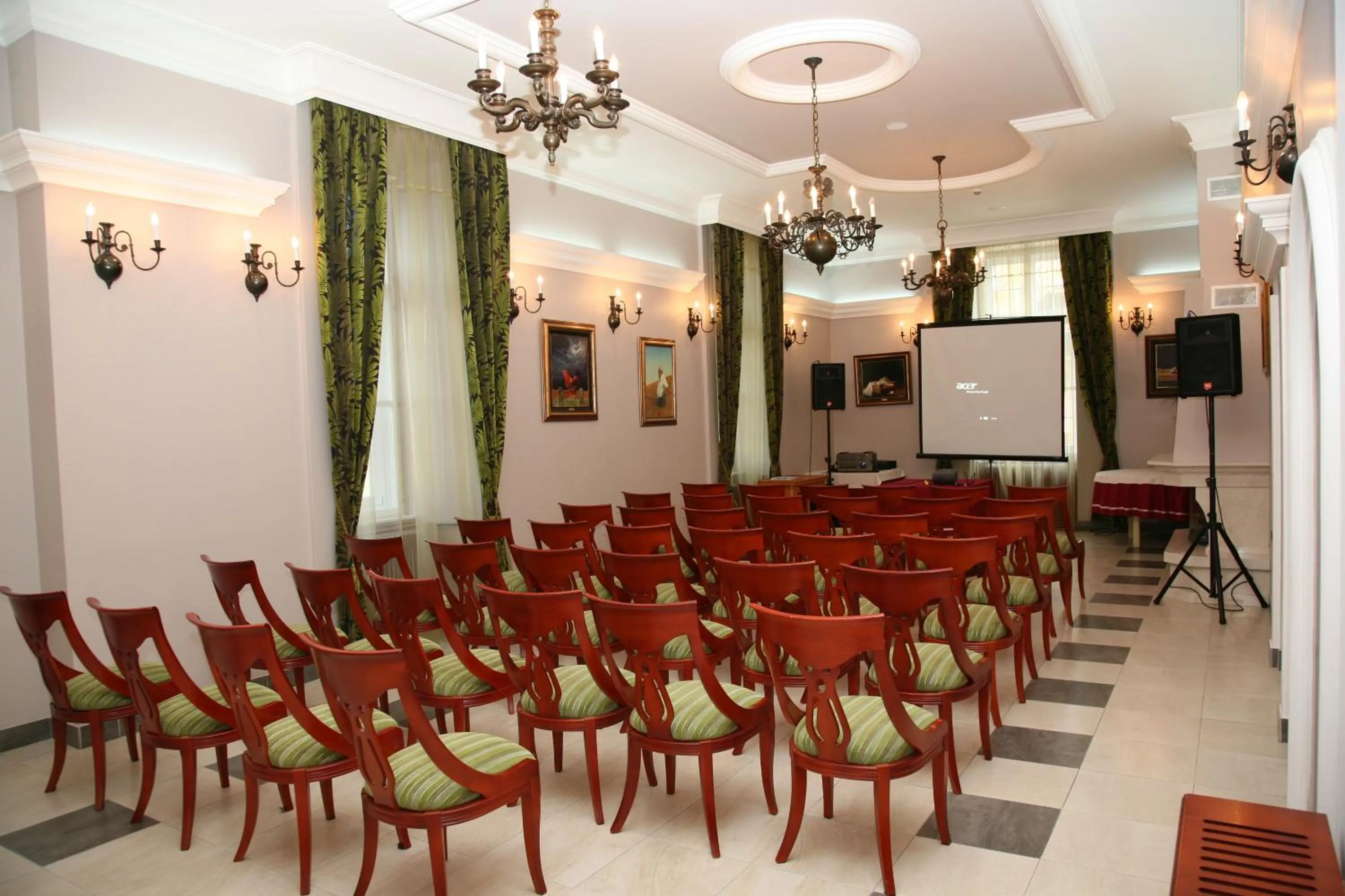 Business facilities in Kaštel Ečka