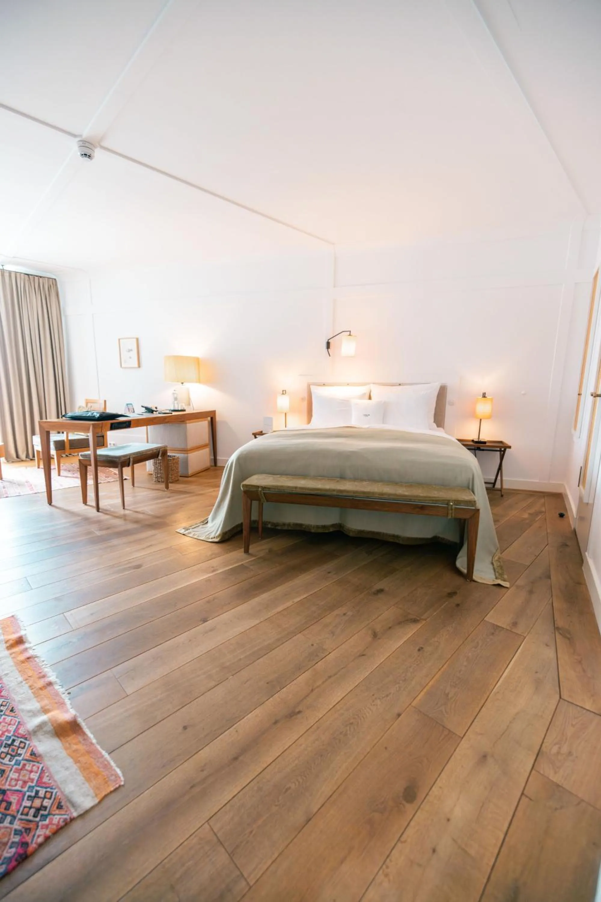 Bedroom, Bed in Louis Hotel