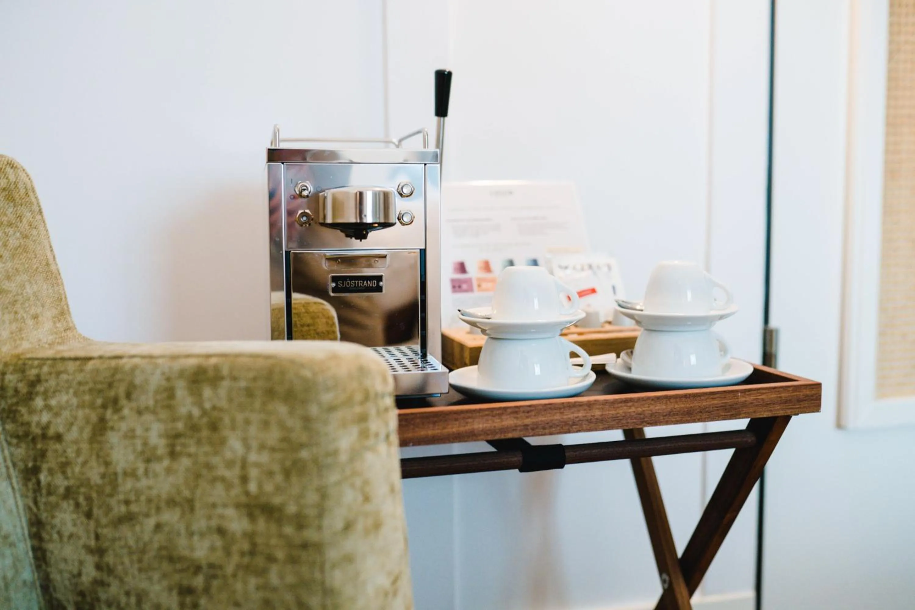 Coffee/tea facilities in Louis Hotel