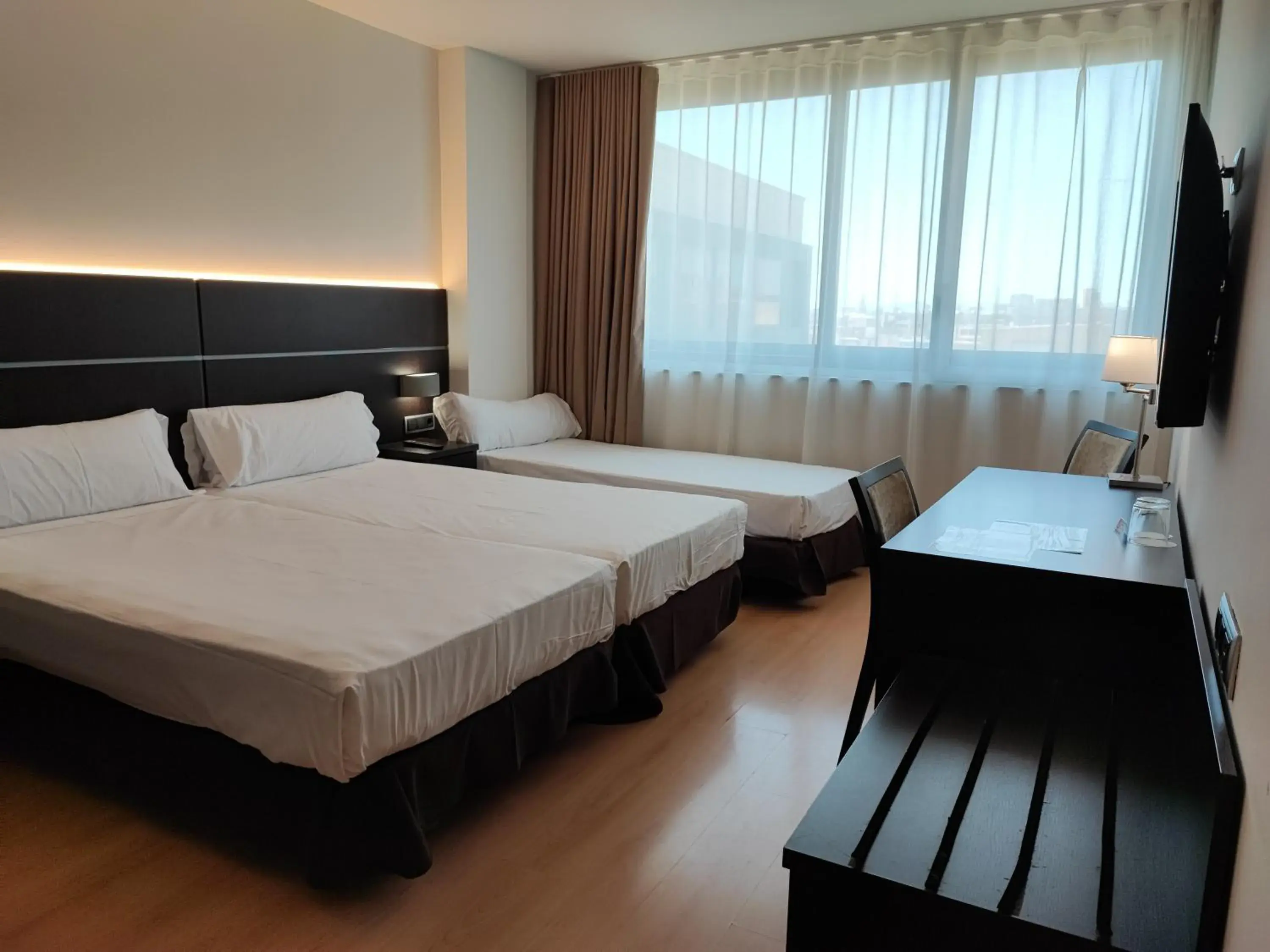 Triple Room in Tarraco Park Tarragona Triple Room in Tarraco Park Tarragona