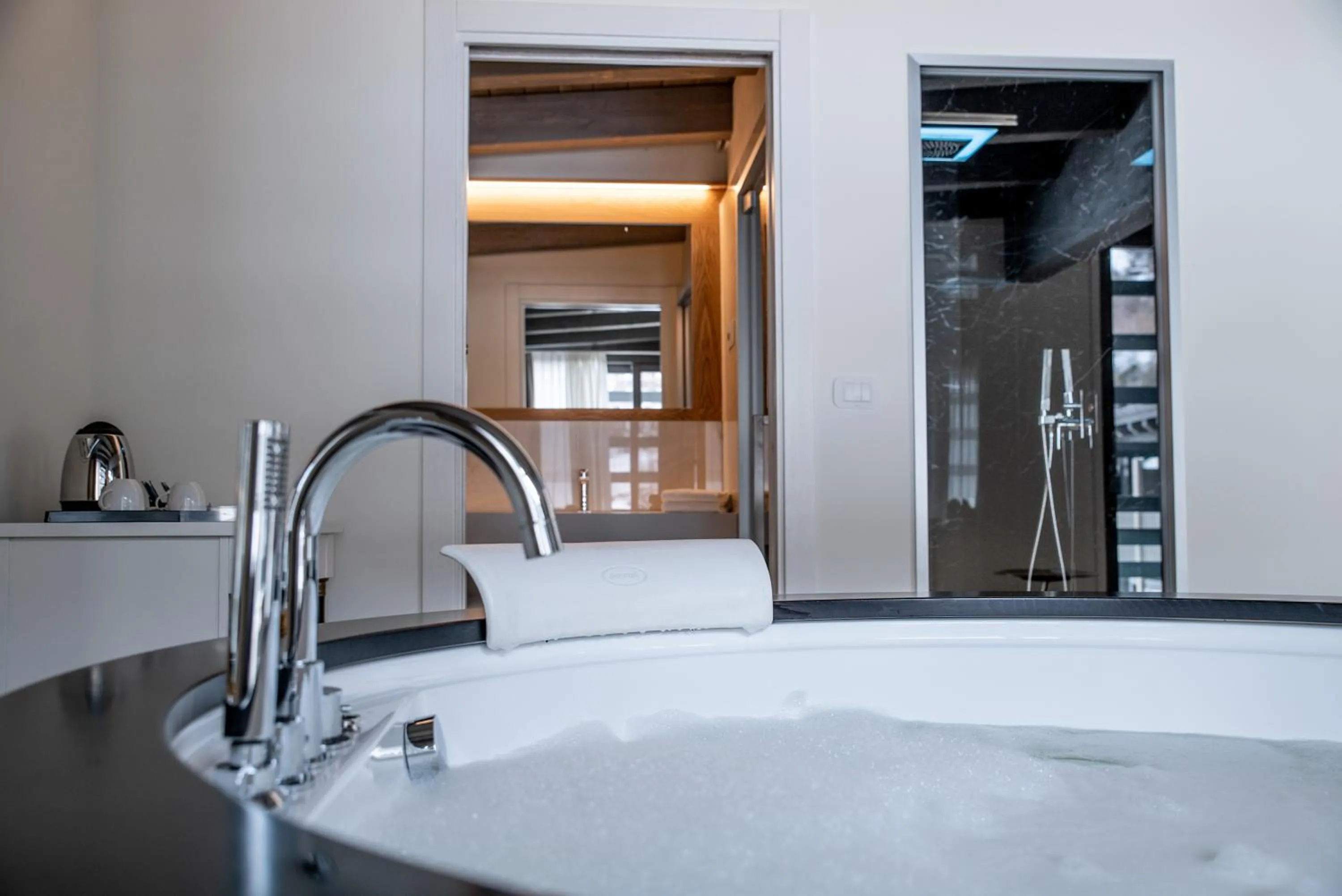 Hot Tub in Cristallo Wellness Hotel