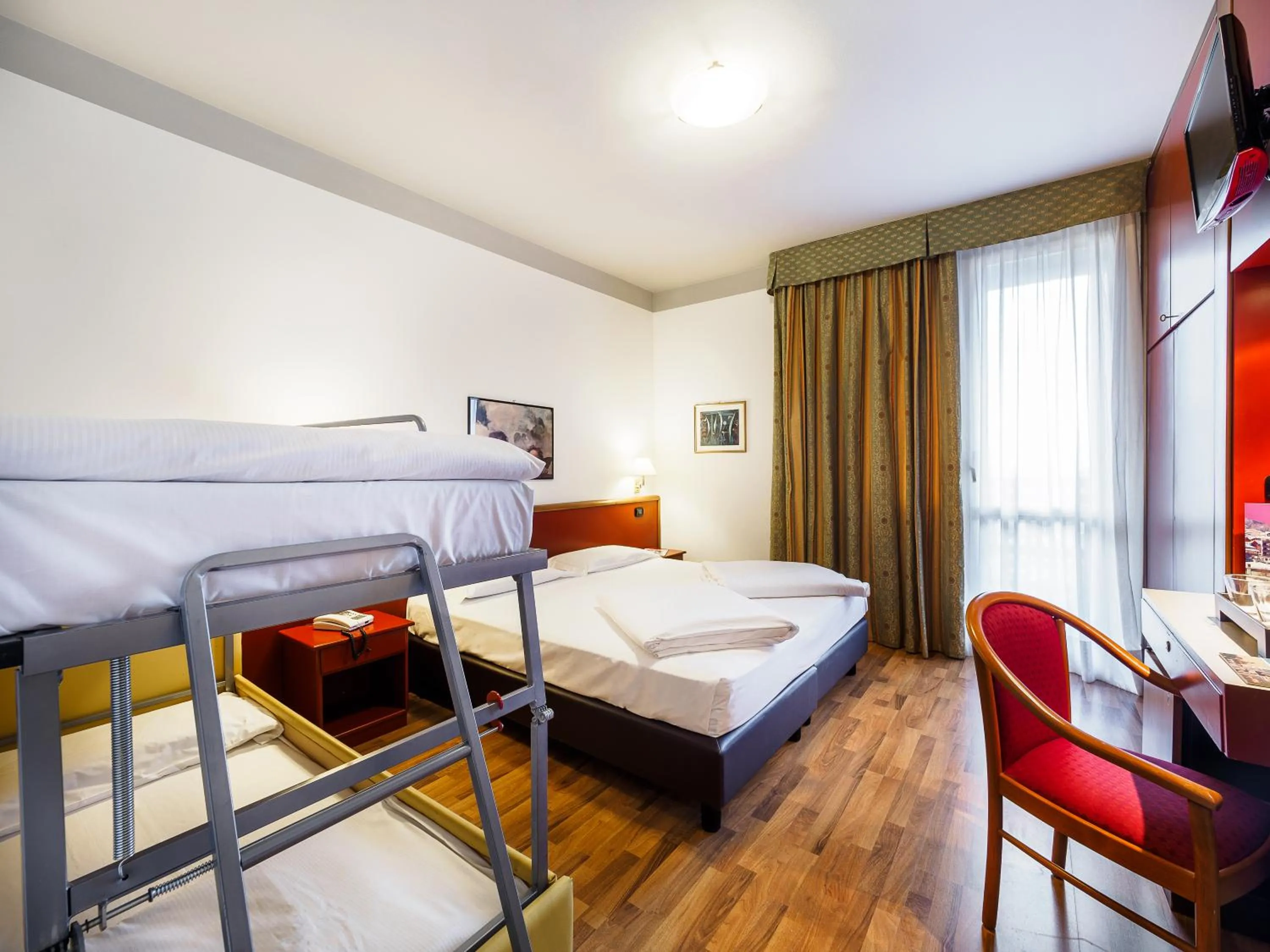 Bedroom, Bed in Cristallo Wellness Hotel