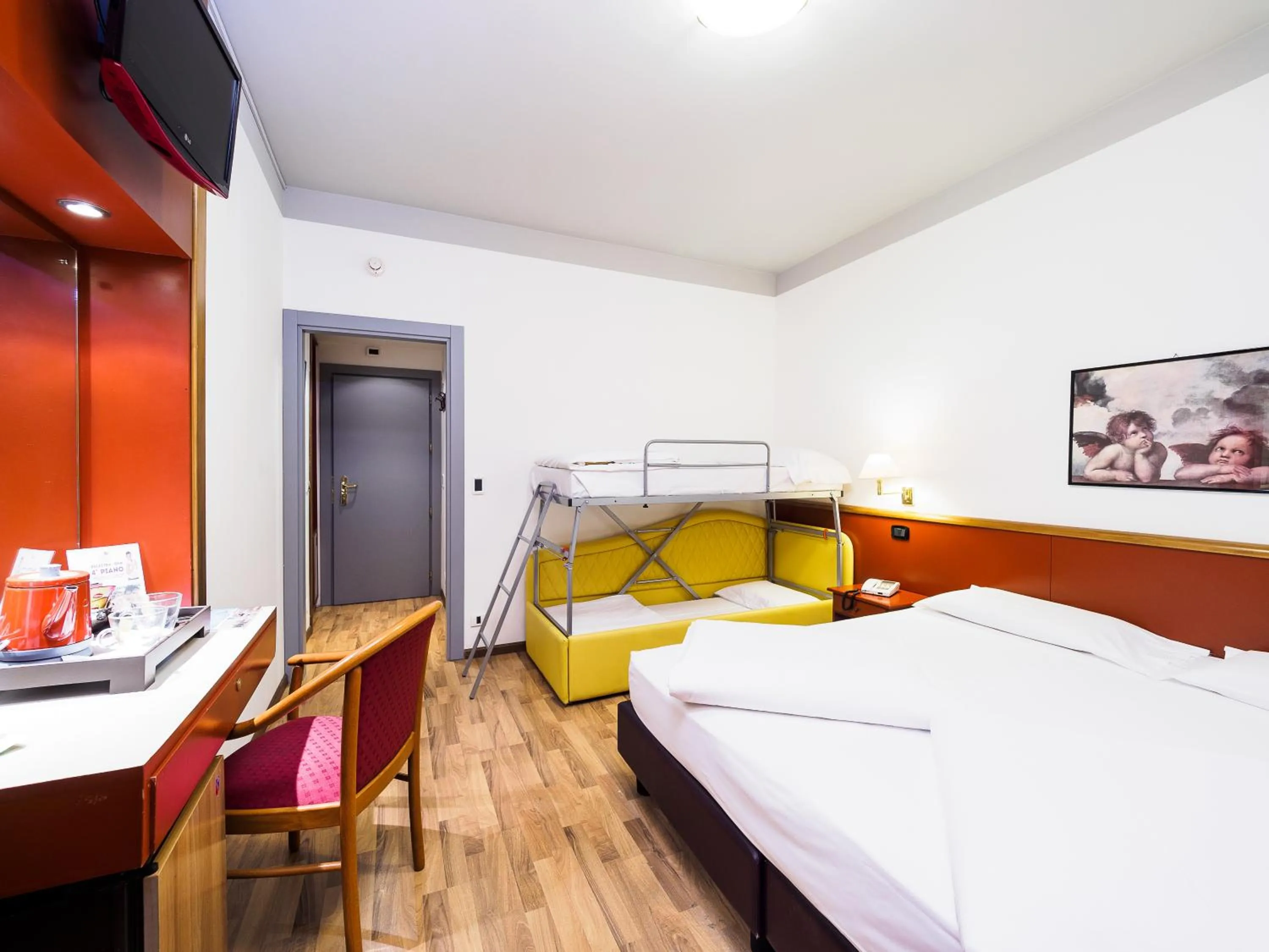 Bedroom, Bed in Cristallo Wellness Hotel