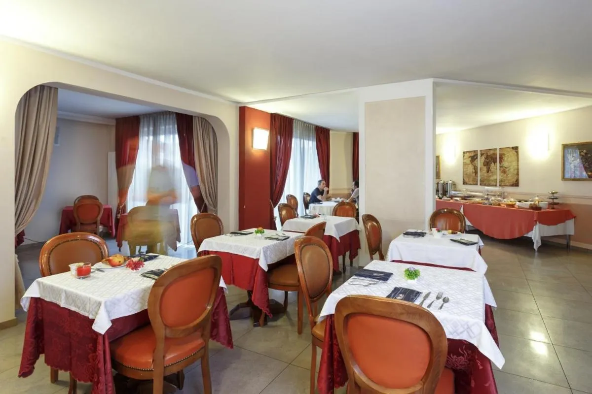 Restaurant/places to eat in Hotel Daniel