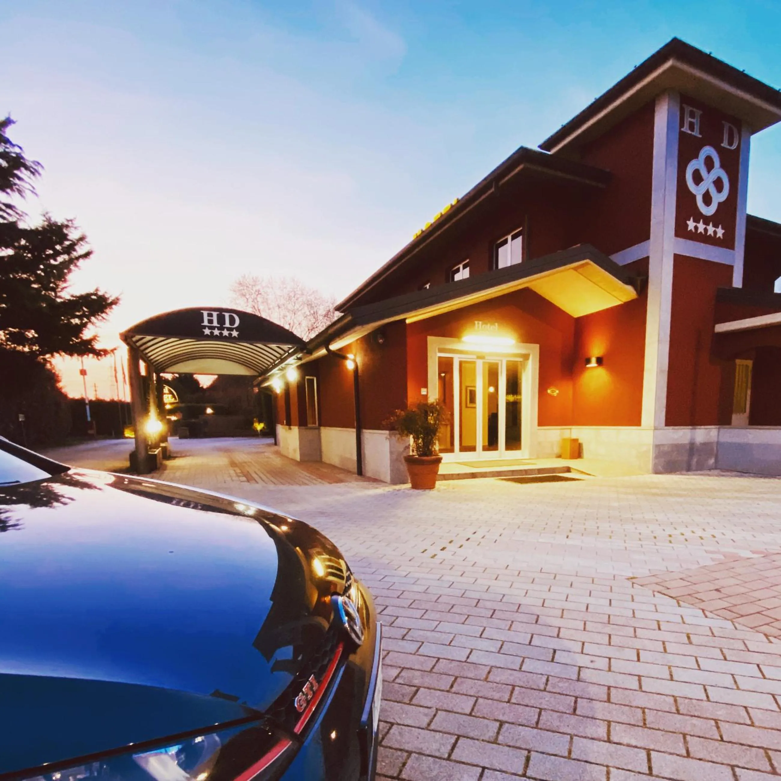 Property building in Hotel Daniel