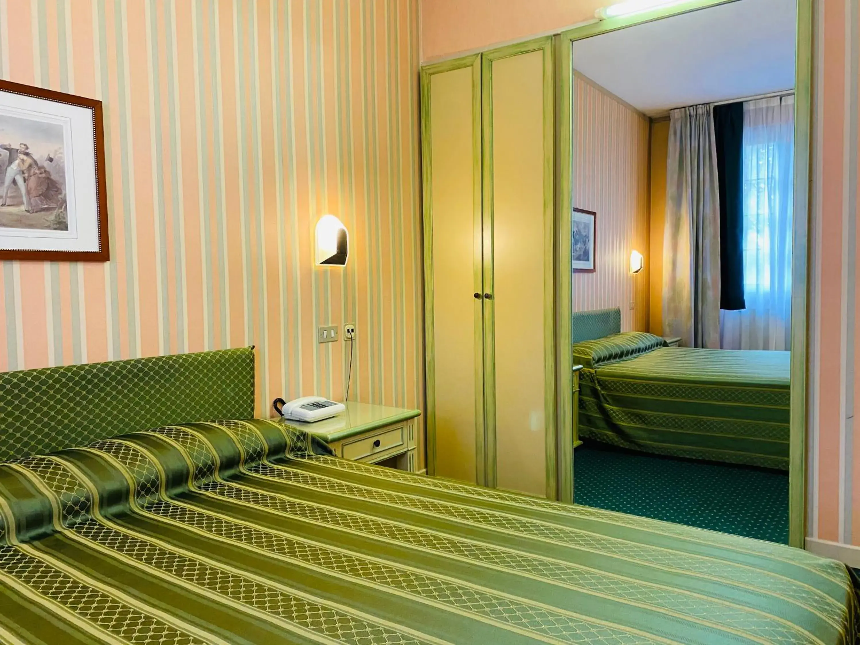 Double Room with Extra Bed in Hotel Daniel Double Room with Extra Bed in Hotel Daniel