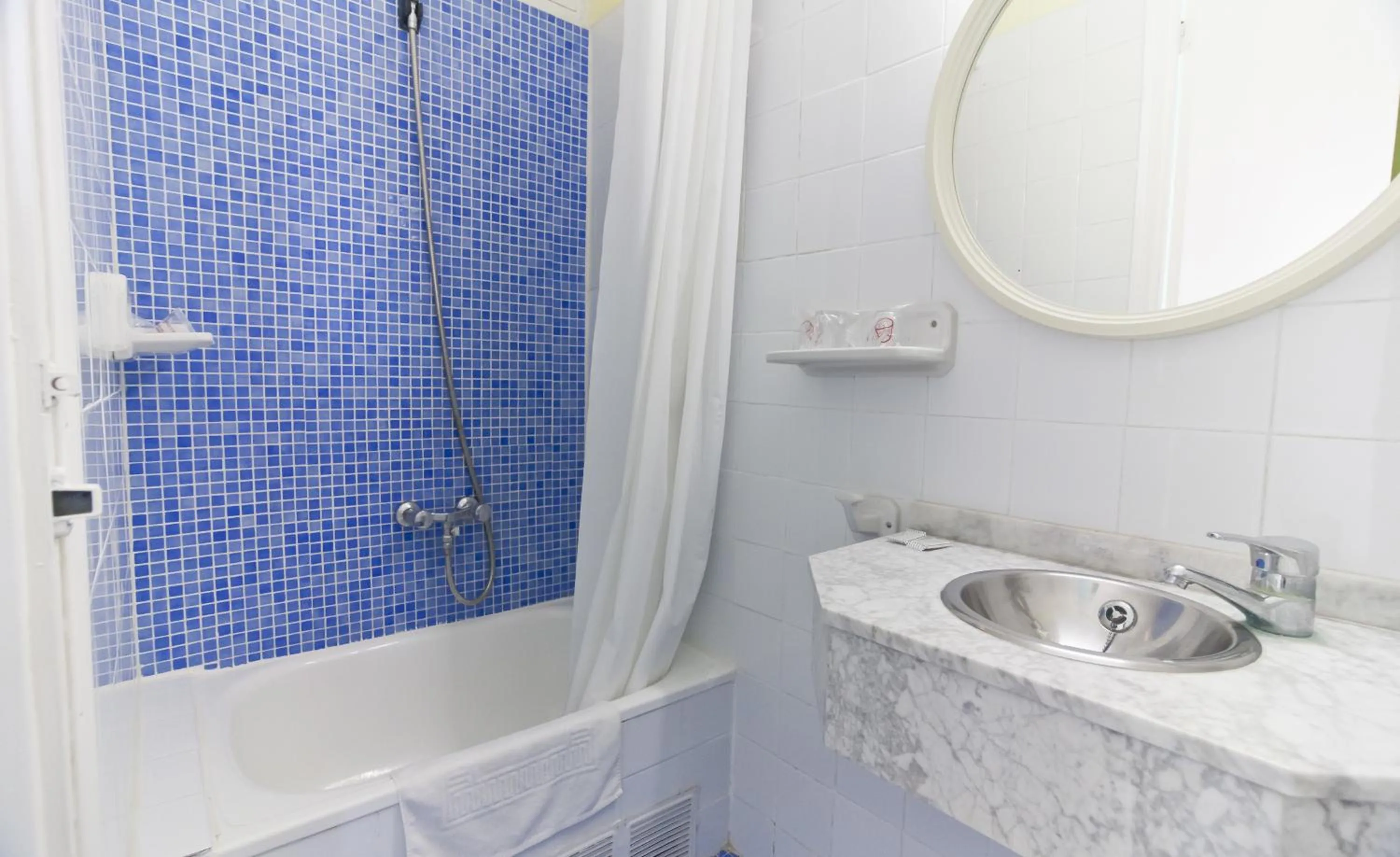 Bathroom in Cala Bona y Mar Blava