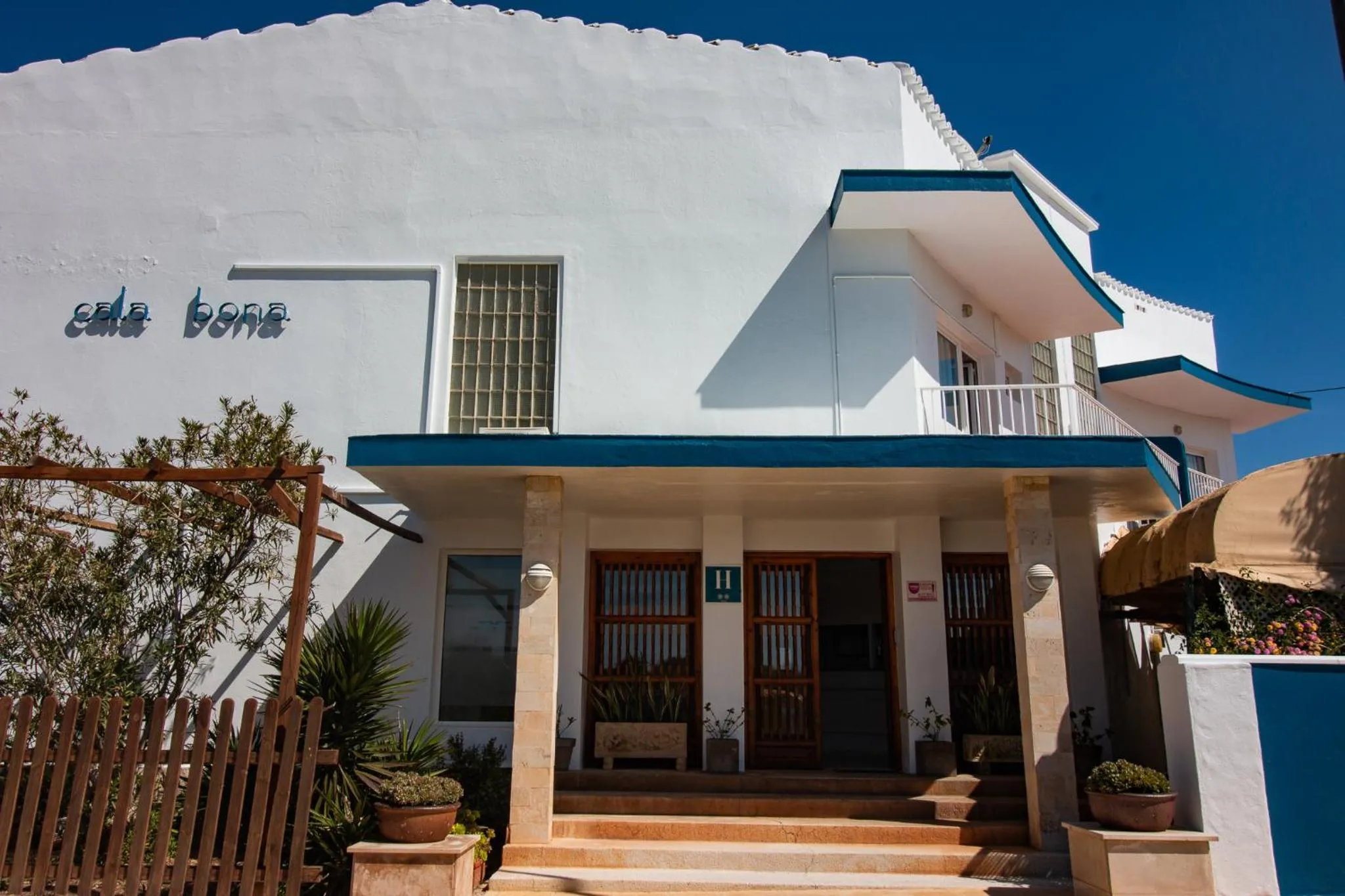 Property building in Cala Bona y Mar Blava