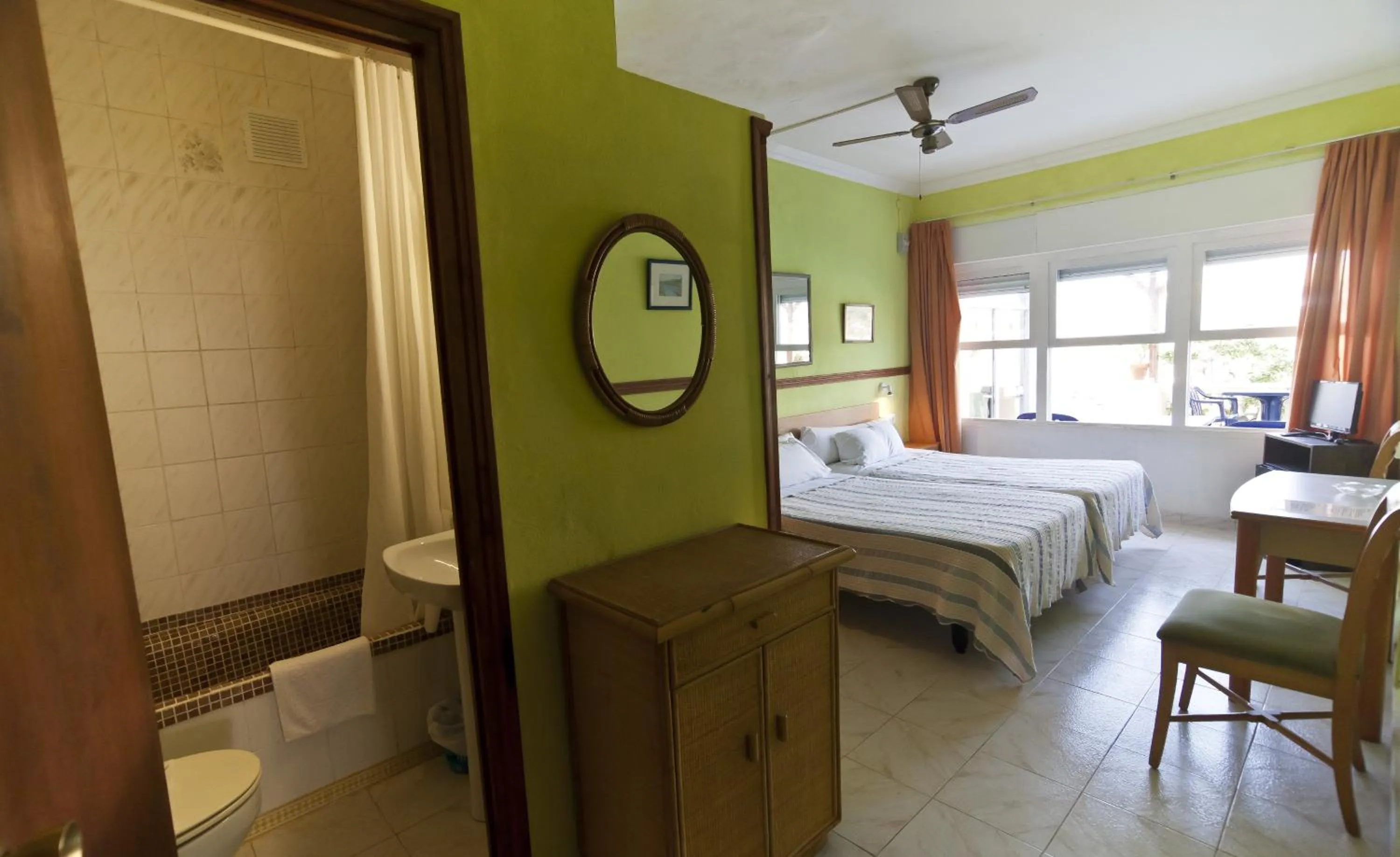 Photo of the whole room, Bed in Cala Bona y Mar Blava