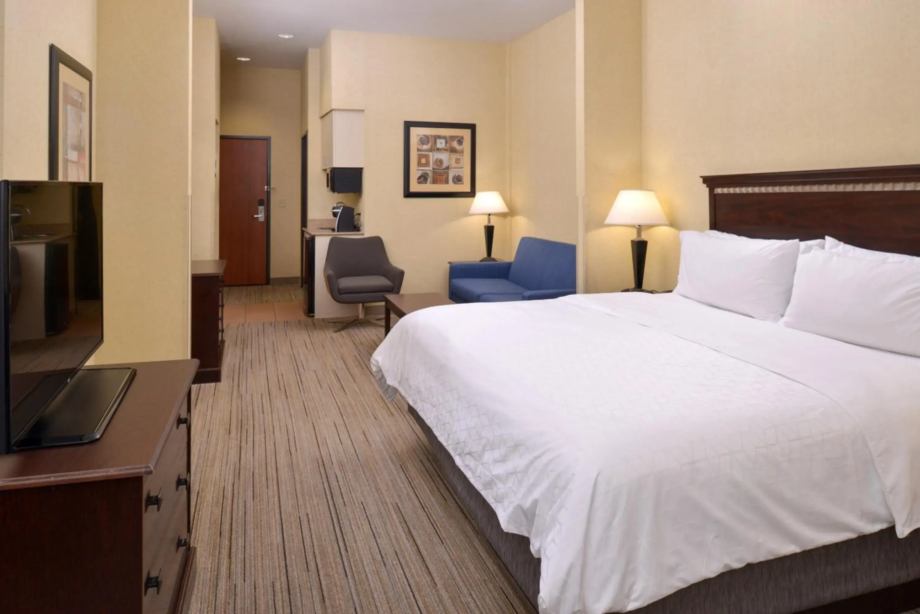 King Suite with Sofa Bed in Holiday Inn Express & Suites Nampa - Idaho Center by IHG King Suite with Sofa Bed in Holiday Inn Express & Suites Nampa - Idaho Center by IHG