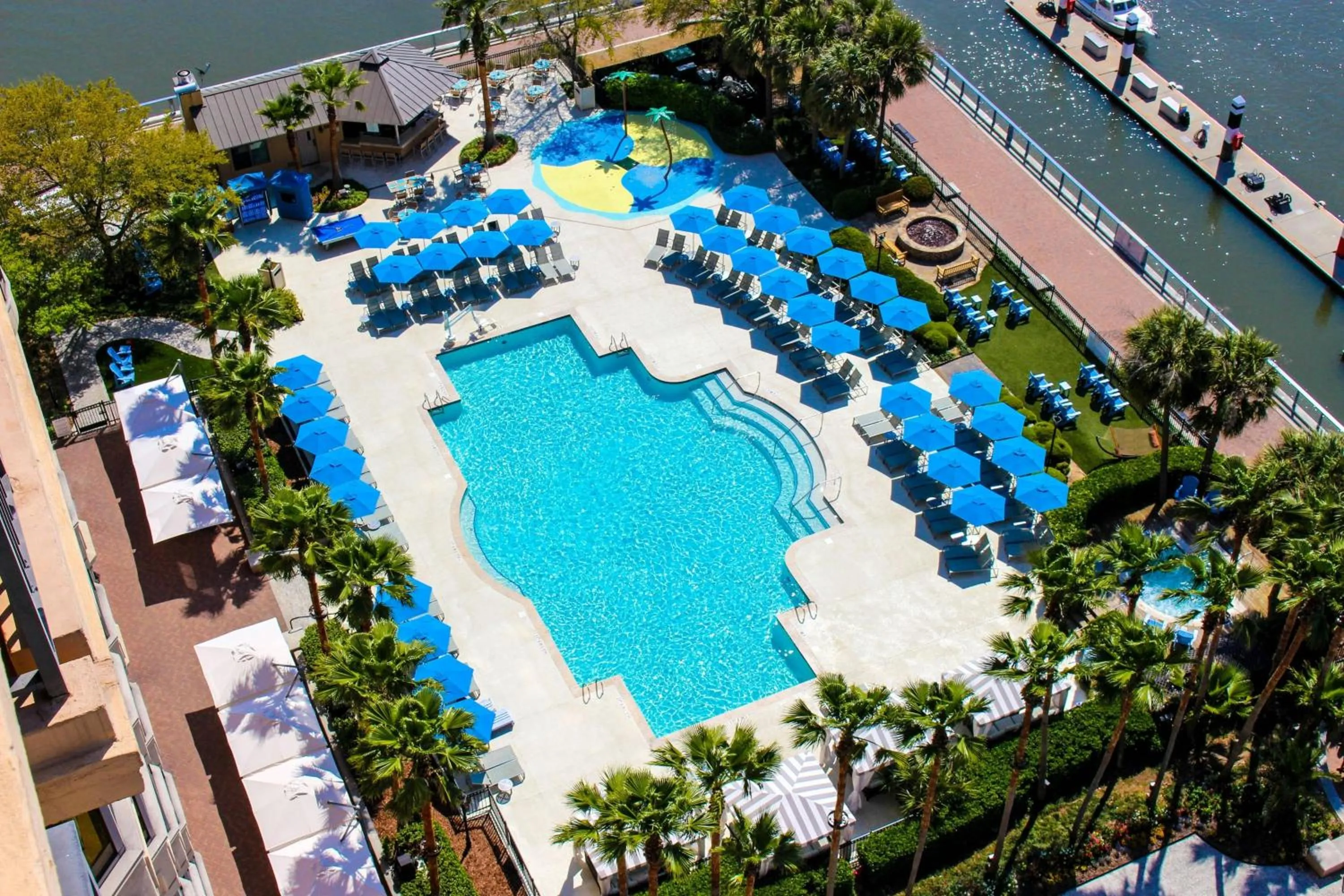 Swimming pool in The Westin Savannah Harbor Golf Resort & Spa