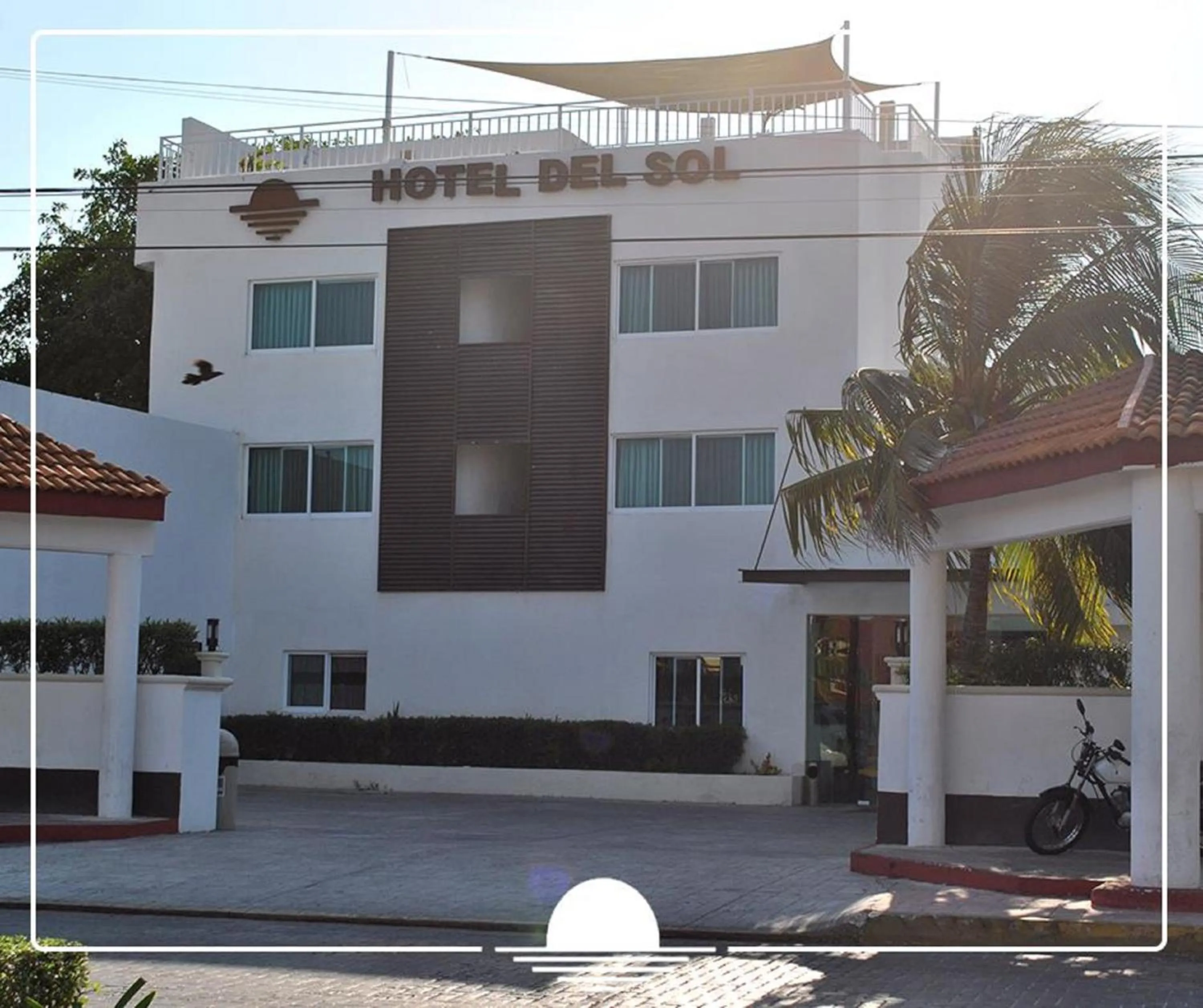 Facade/entrance in Hotel Del Sol