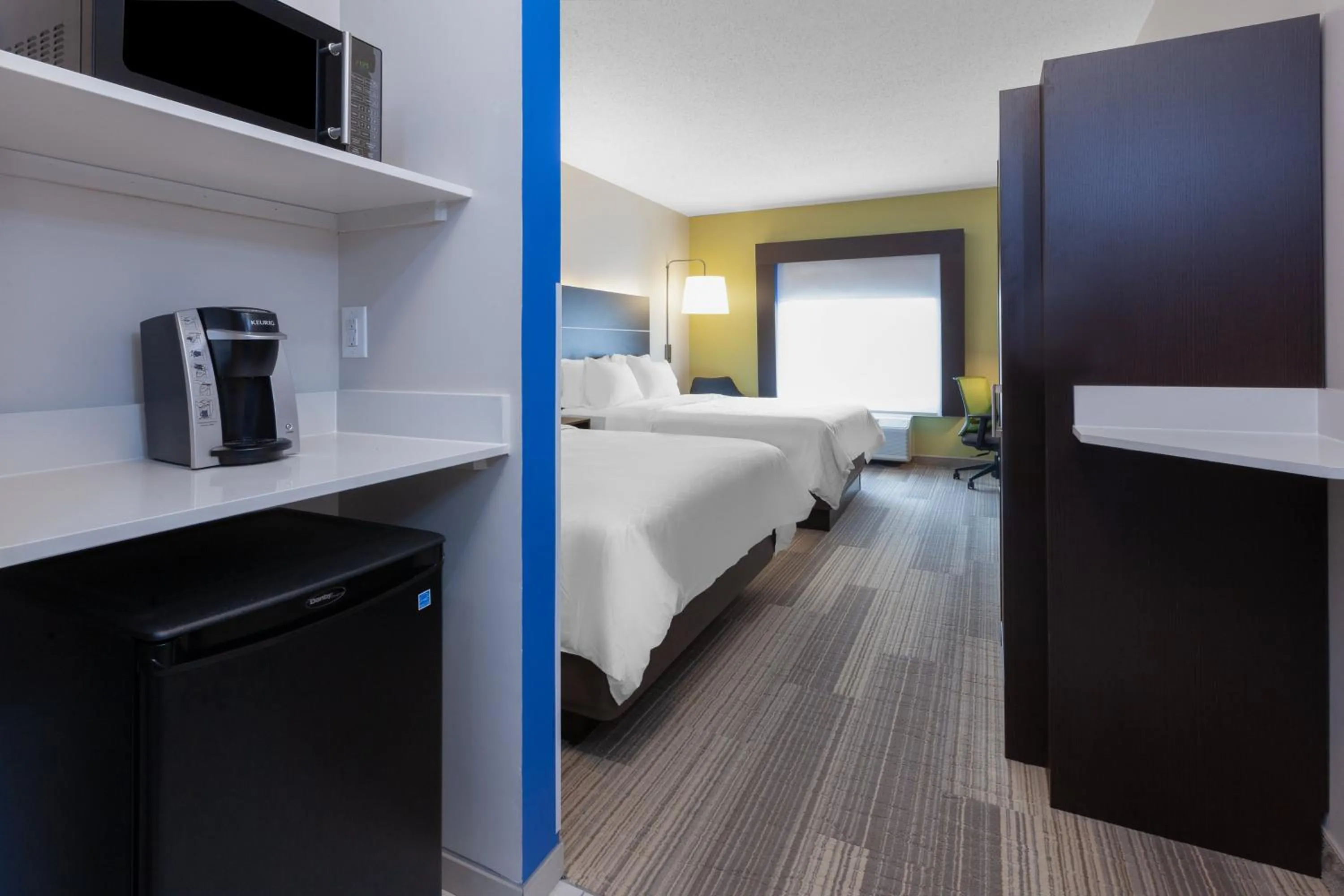 Photo of the whole room, Bed in Holiday Inn Express Hotel & Suites Woodhaven by IHG