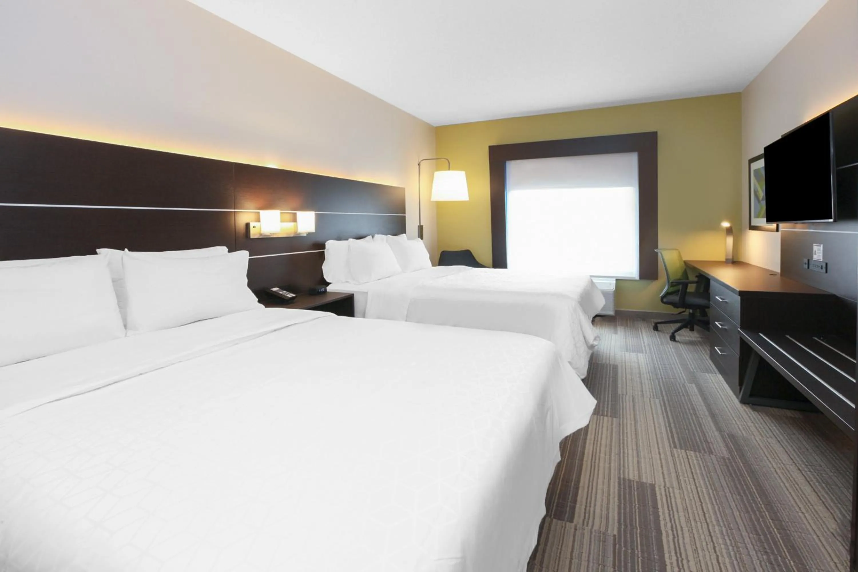 Photo of the whole room, Bed in Holiday Inn Express Hotel & Suites Woodhaven by IHG