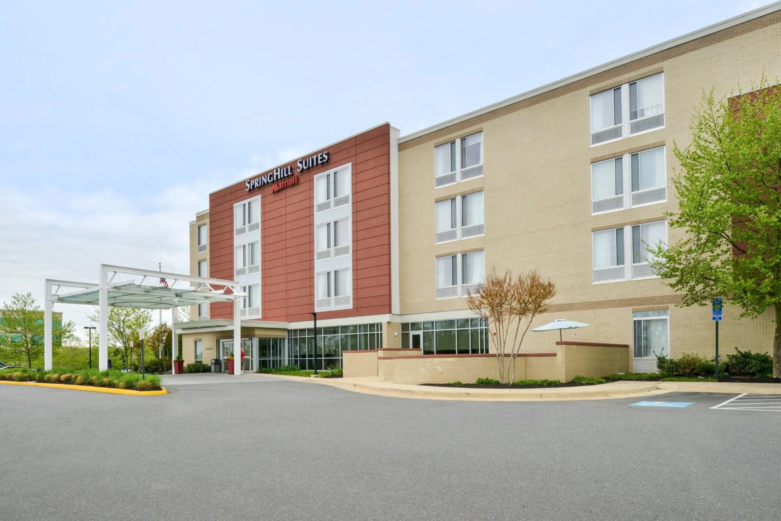 Property building in SpringHill Suites Ashburn Dulles North