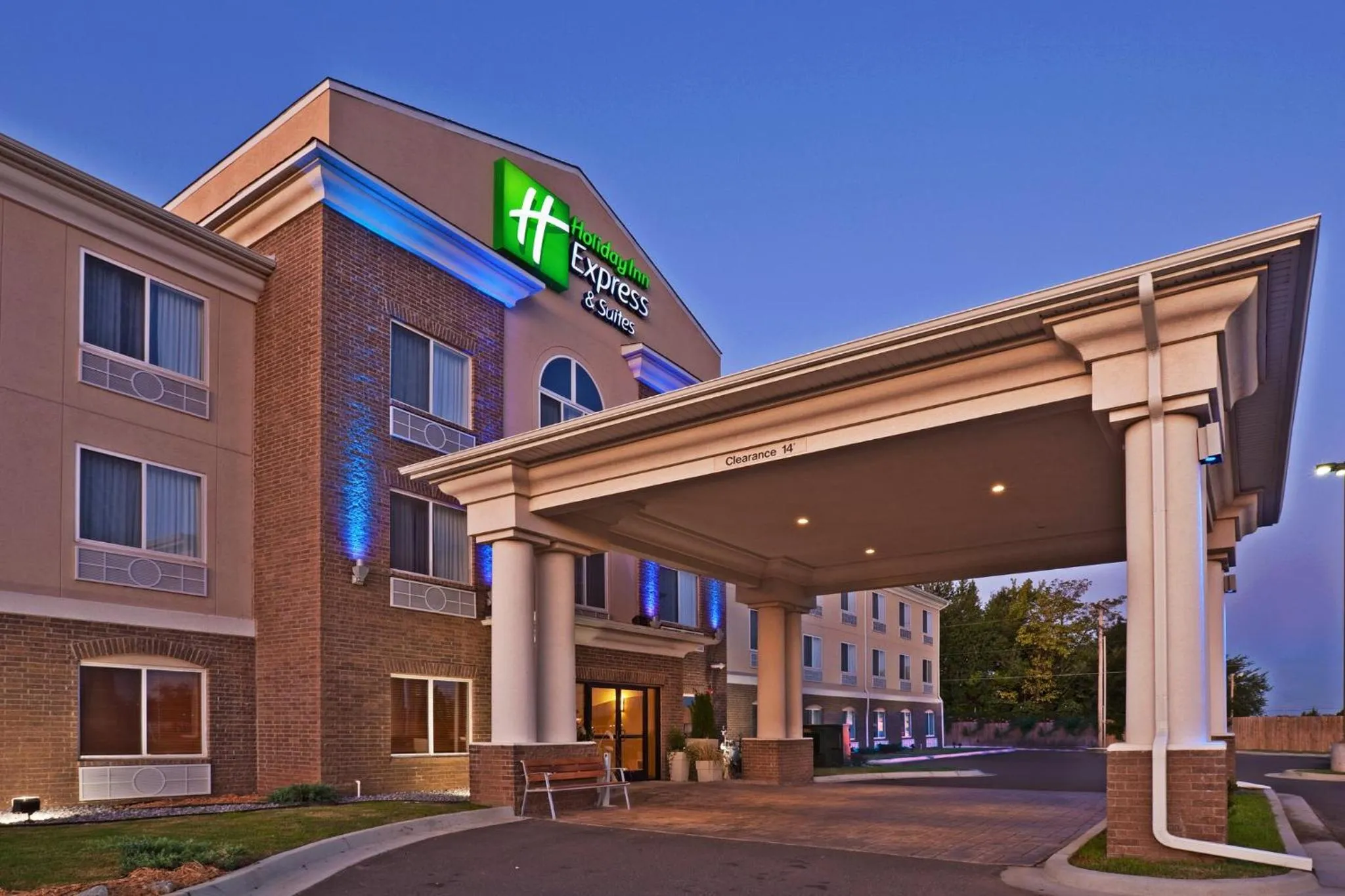 Property building in Holiday Inn Express Hotel & Suites Oklahoma City-Bethany by IHG
