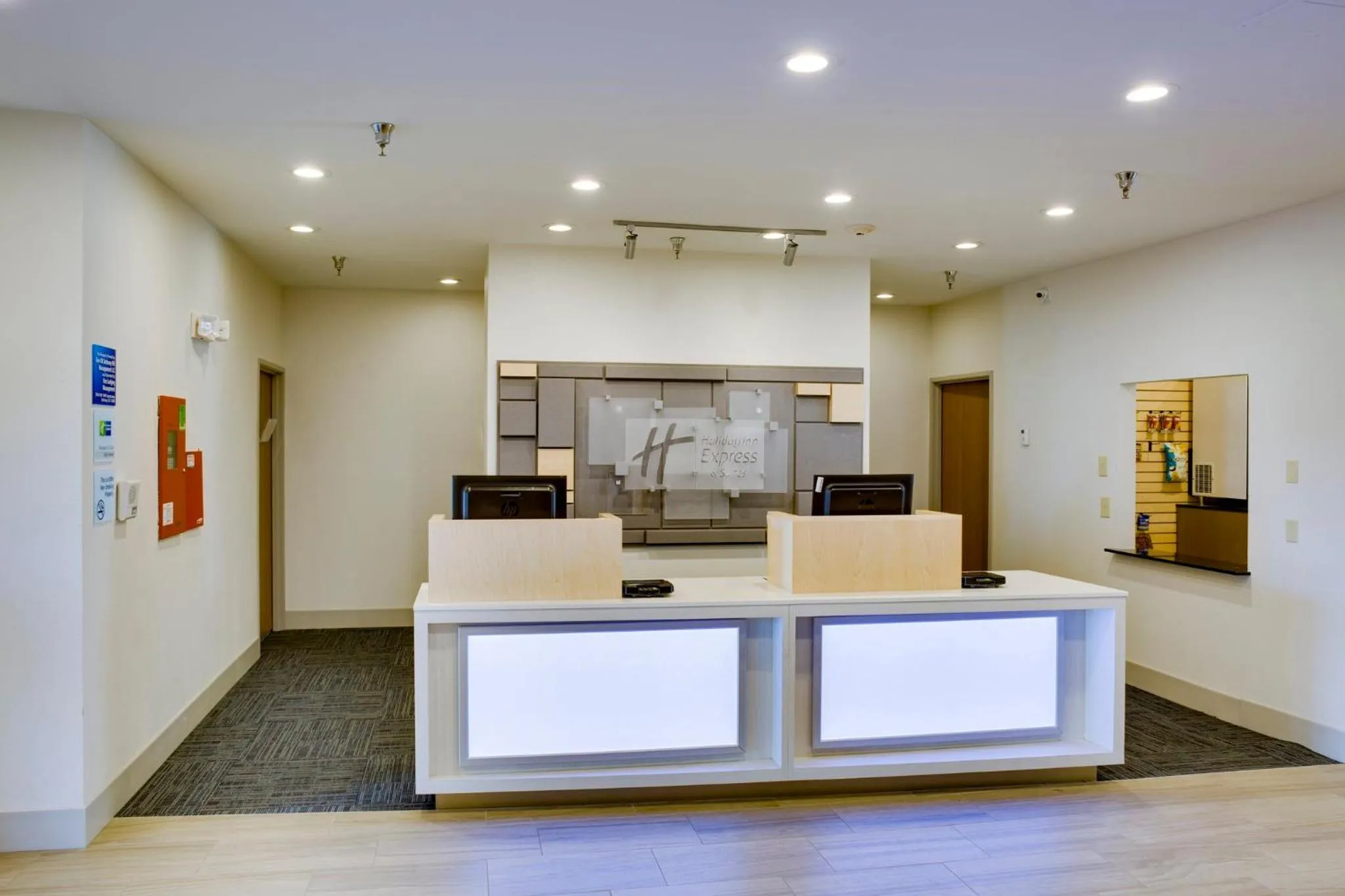 Property building in Holiday Inn Express Hotel & Suites Oklahoma City-Bethany by IHG