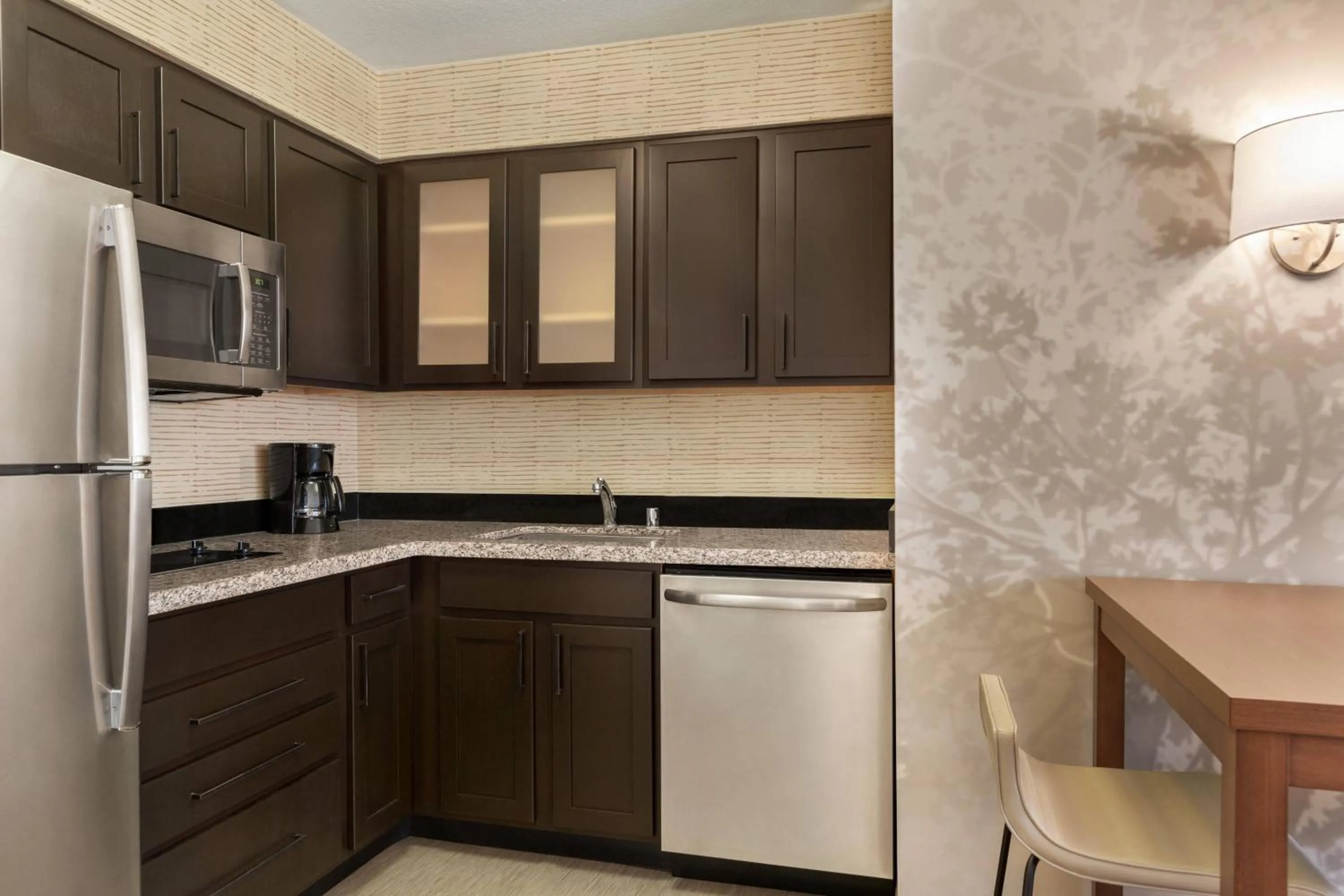 Kitchen or kitchenette in Residence Inn Phoenix Chandler/Fashion Center