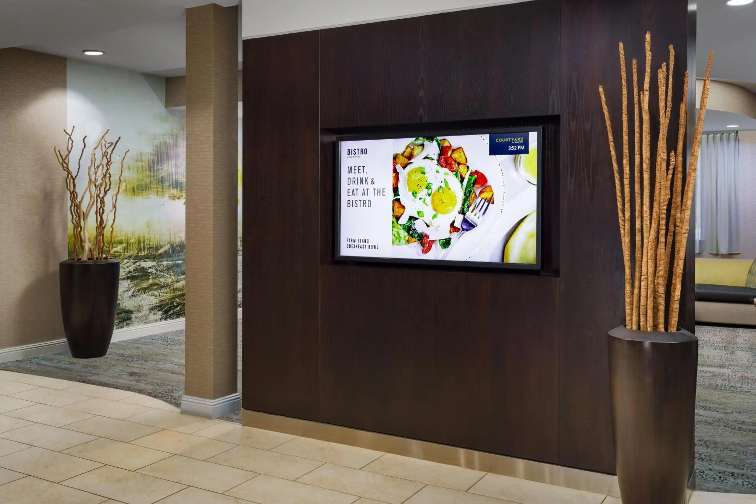 Lobby or reception in Courtyard by Marriott Roseville Galleria Mall/Creekside Ridge Drive