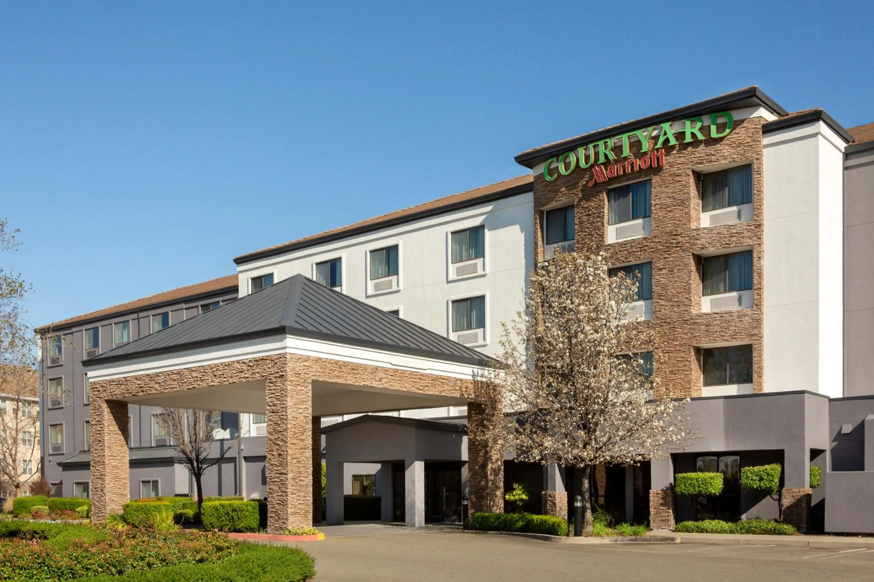 Property building in Courtyard by Marriott Roseville Galleria Mall/Creekside Ridge Drive