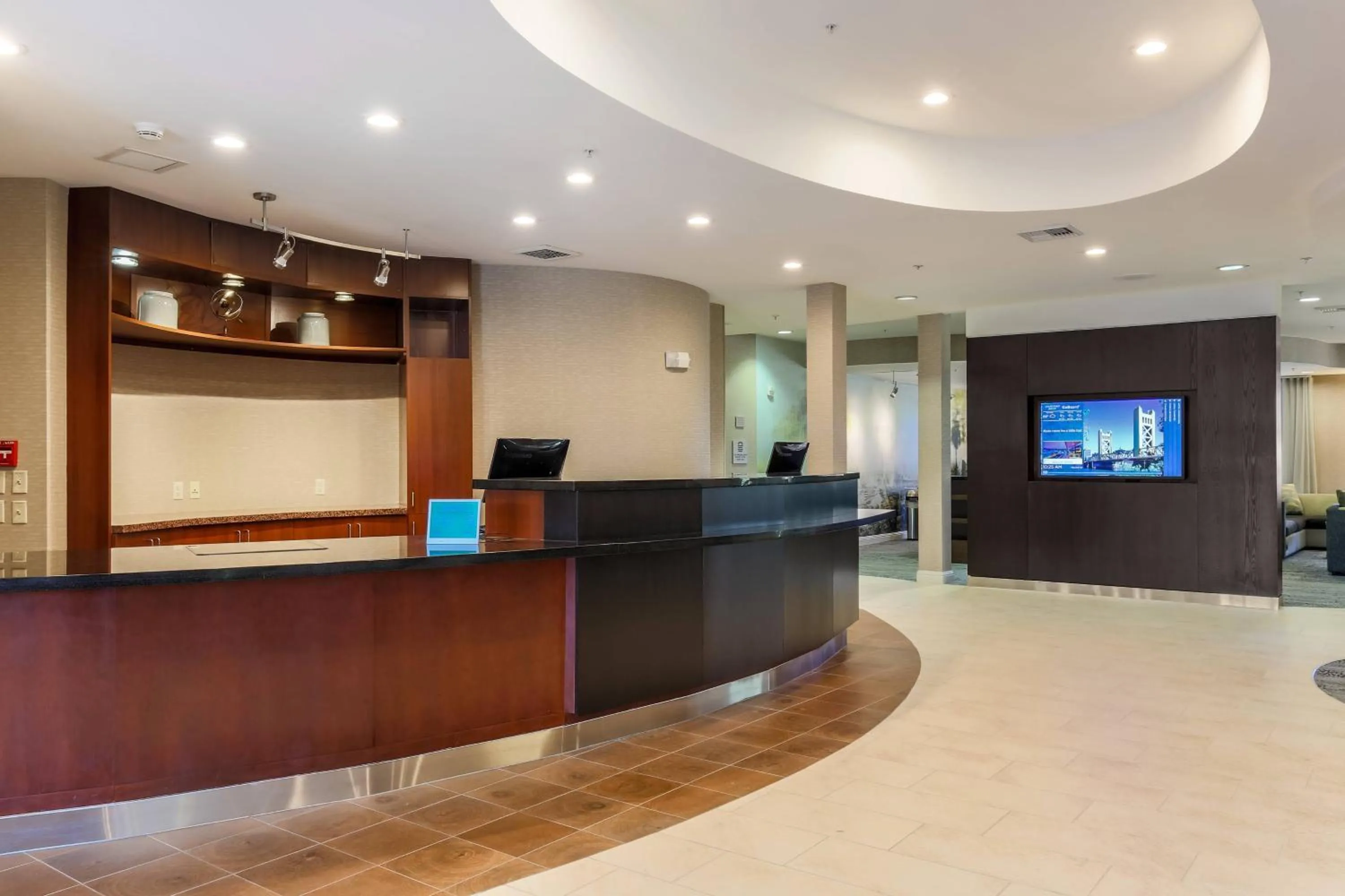 Lobby or reception in Courtyard by Marriott Roseville Galleria Mall/Creekside Ridge Drive