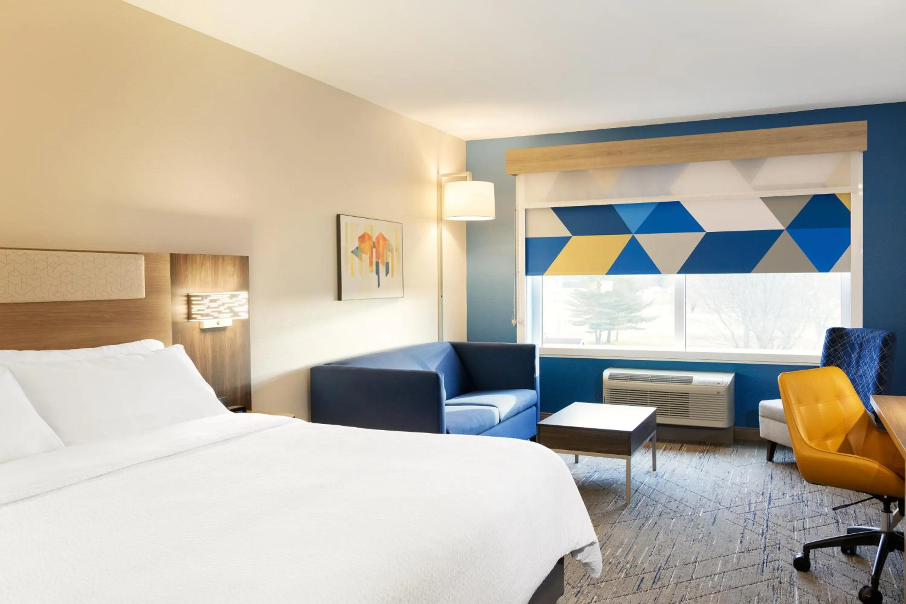 Photo of the whole room, Bed in Holiday Inn Express Hotel & Suites Cincinnati Southeast Newport by IHG