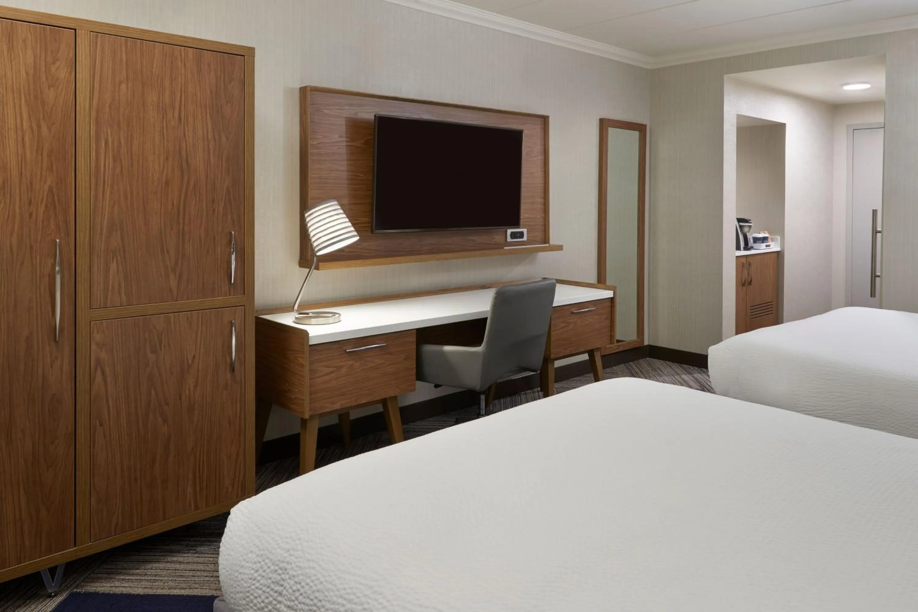 Photo of the whole room, Bed in Four Points by Sheraton Windsor Downtown