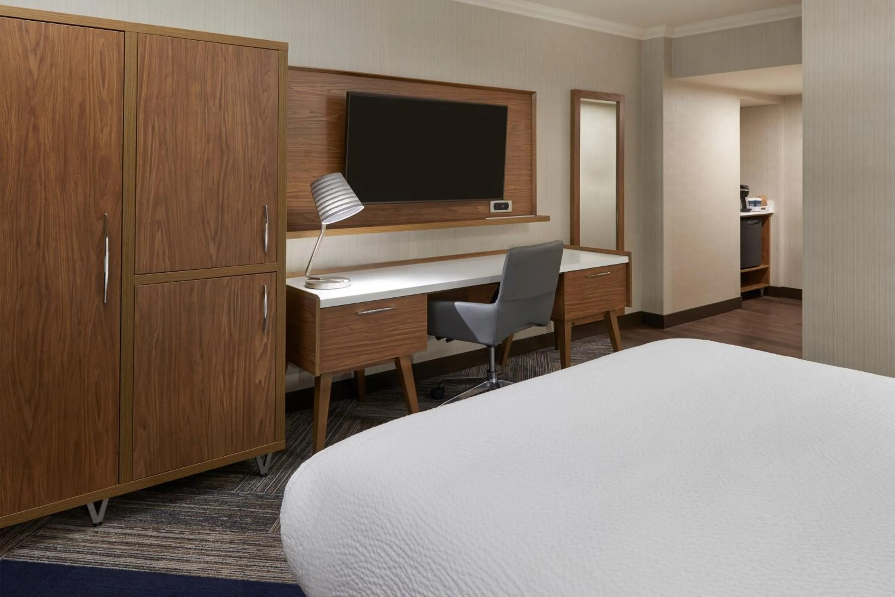 Photo of the whole room, Bed in Four Points by Sheraton Windsor Downtown