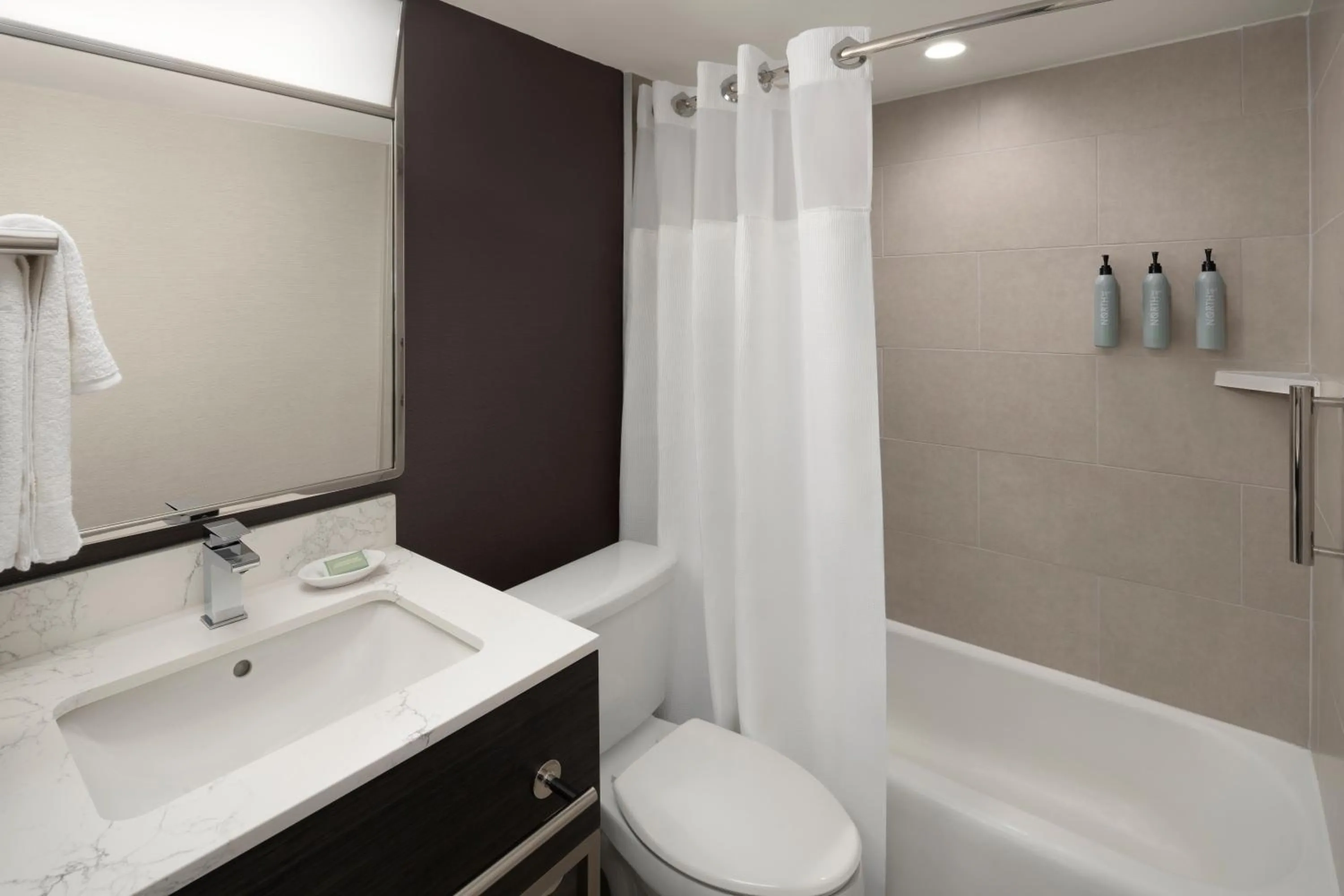 Bathroom in Courtyard New Haven at Yale