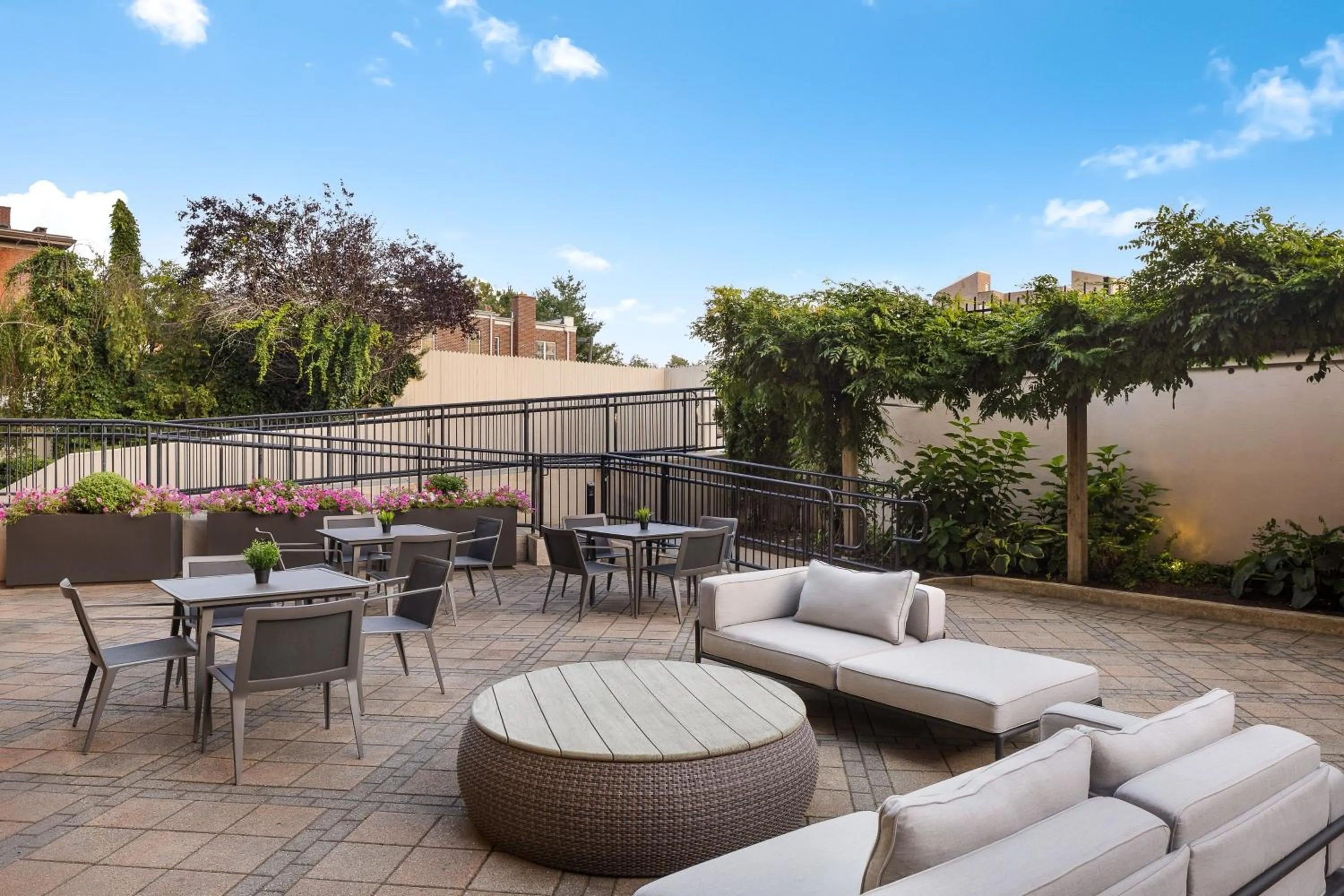 Property building in Courtyard New Haven at Yale