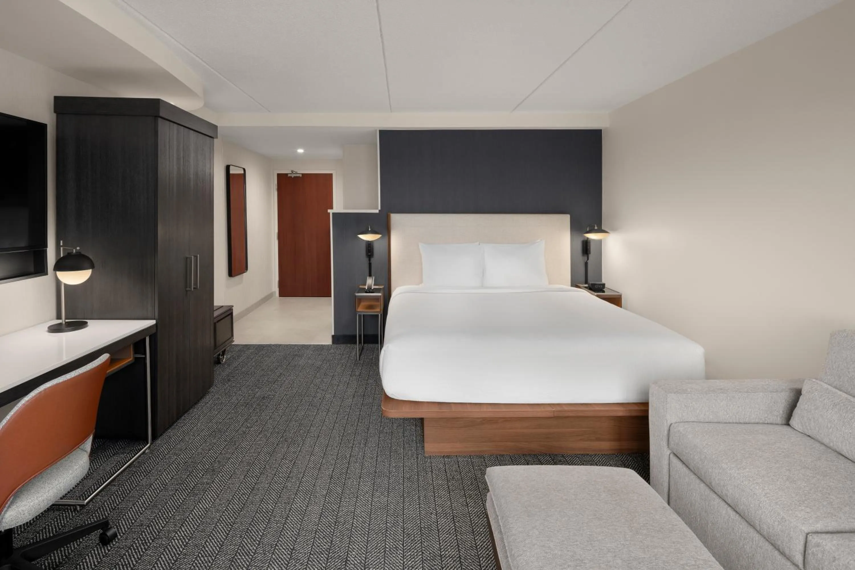 Bedroom, Bed in Courtyard New Haven at Yale