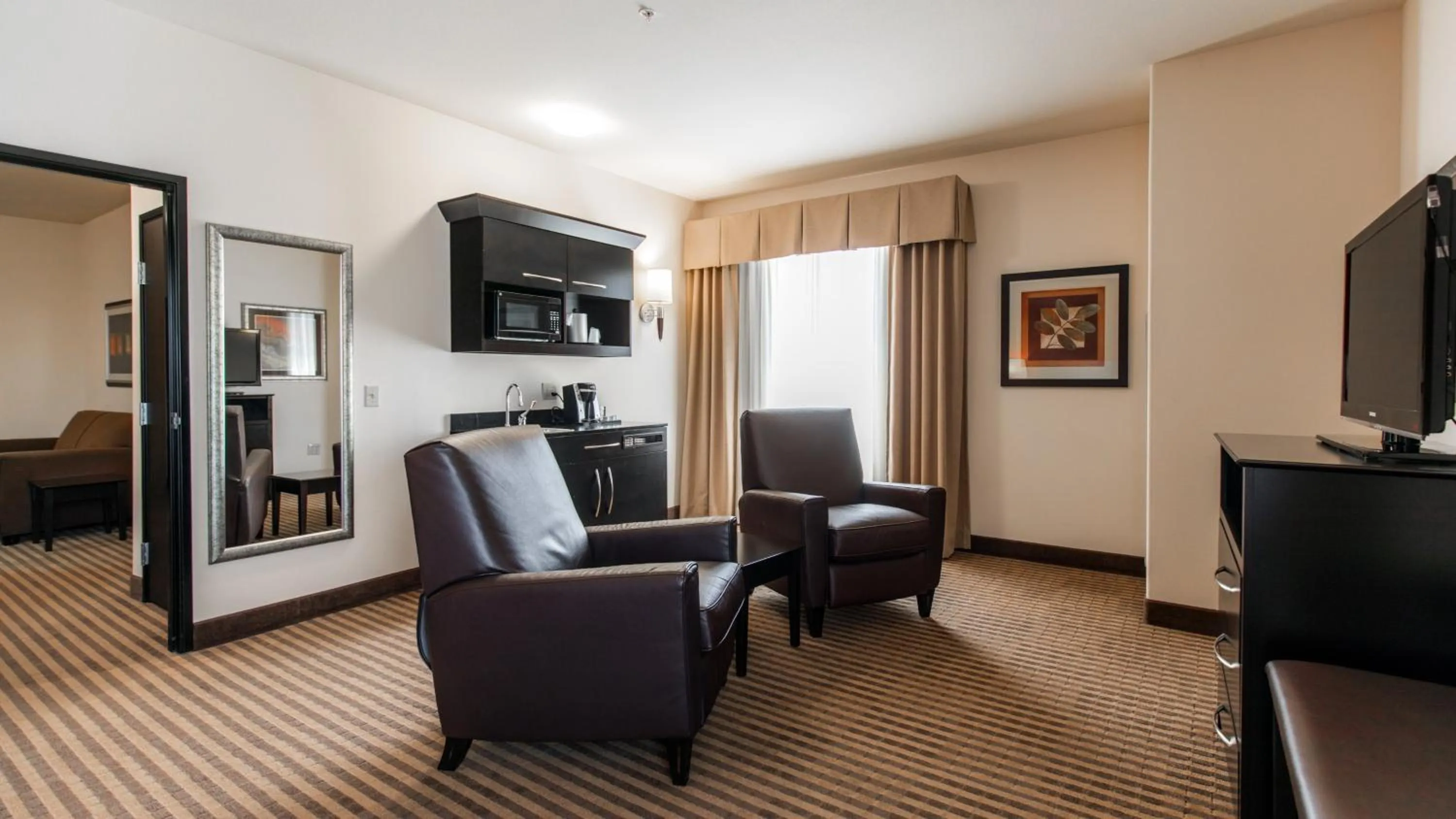Photo of the whole room in Holiday Inn Express & Suites Oklahoma City NW - Quail Springs by IHG