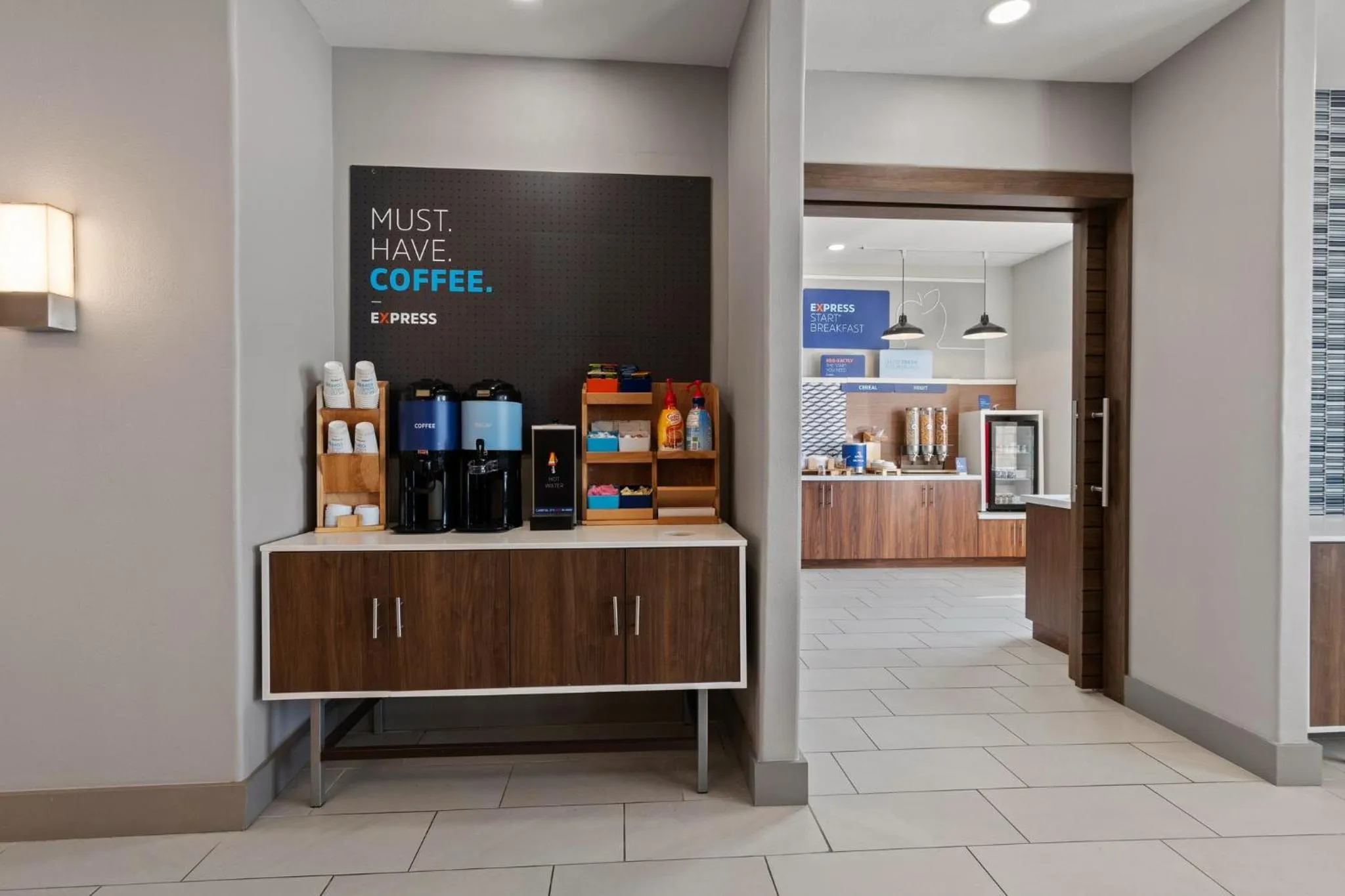 Breakfast in Holiday Inn Express & Suites Oklahoma City NW - Quail Springs by IHG