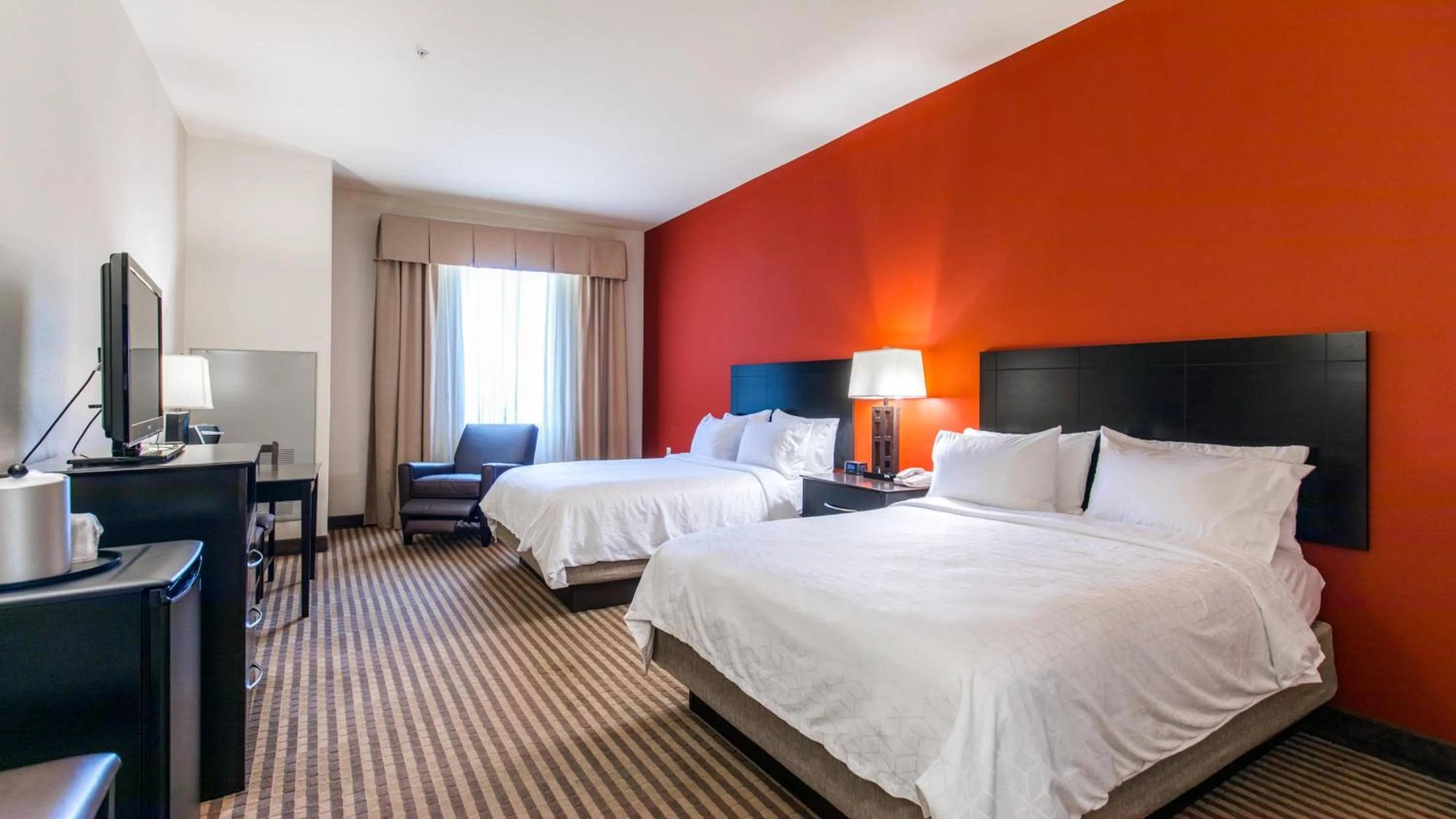 Photo of the whole room, Bed in Holiday Inn Express & Suites Oklahoma City NW - Quail Springs by IHG