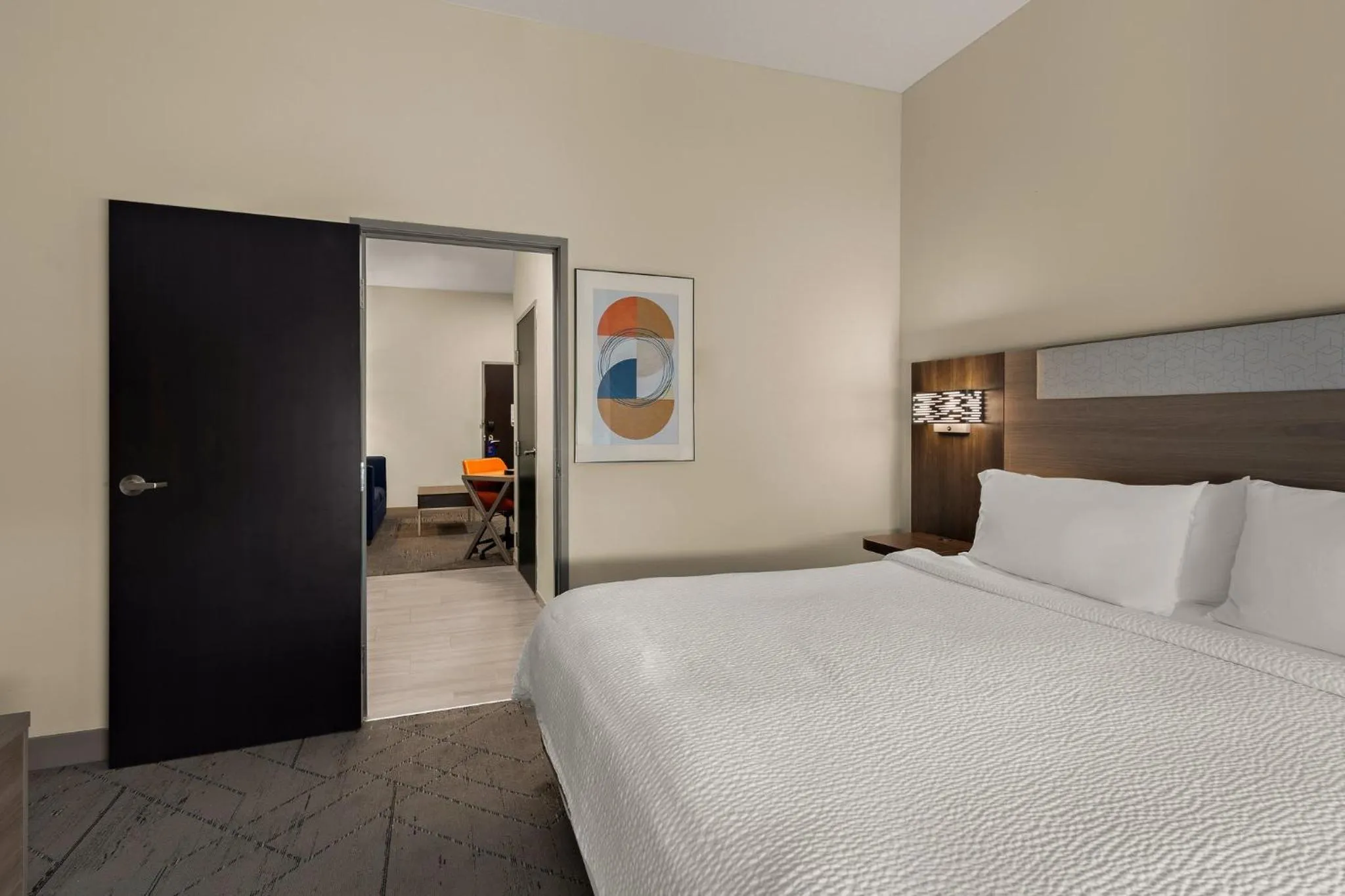 Photo of the whole room, Bed in Holiday Inn Express & Suites Oklahoma City NW - Quail Springs by IHG