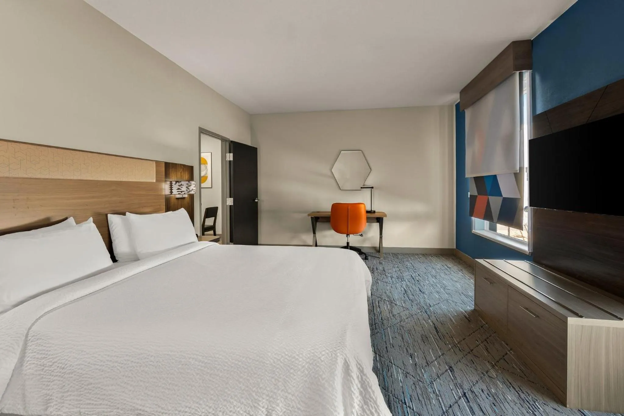 Photo of the whole room, Bed in Holiday Inn Express & Suites Oklahoma City NW - Quail Springs by IHG