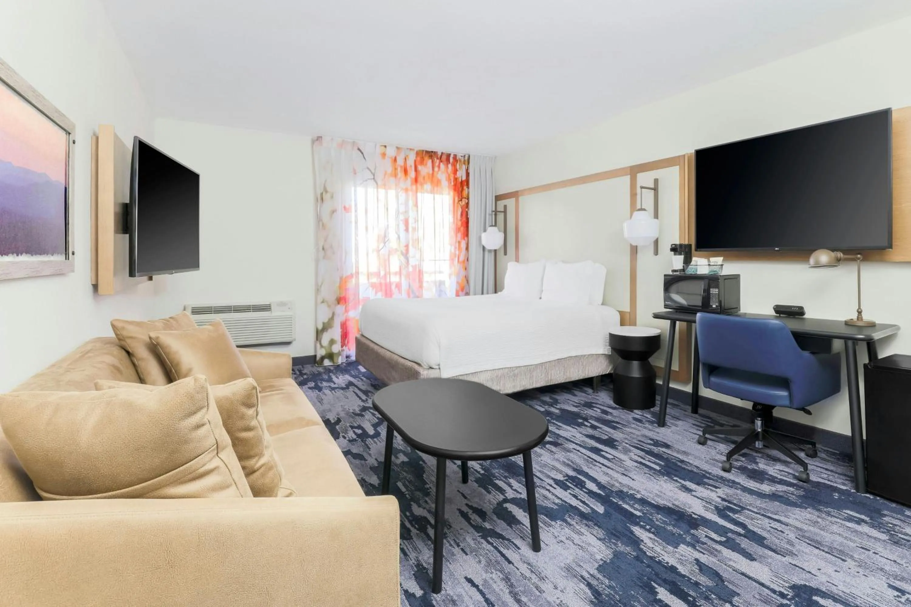 Bedroom in Fairfield Inn and Suites by Marriott San Jose Airport