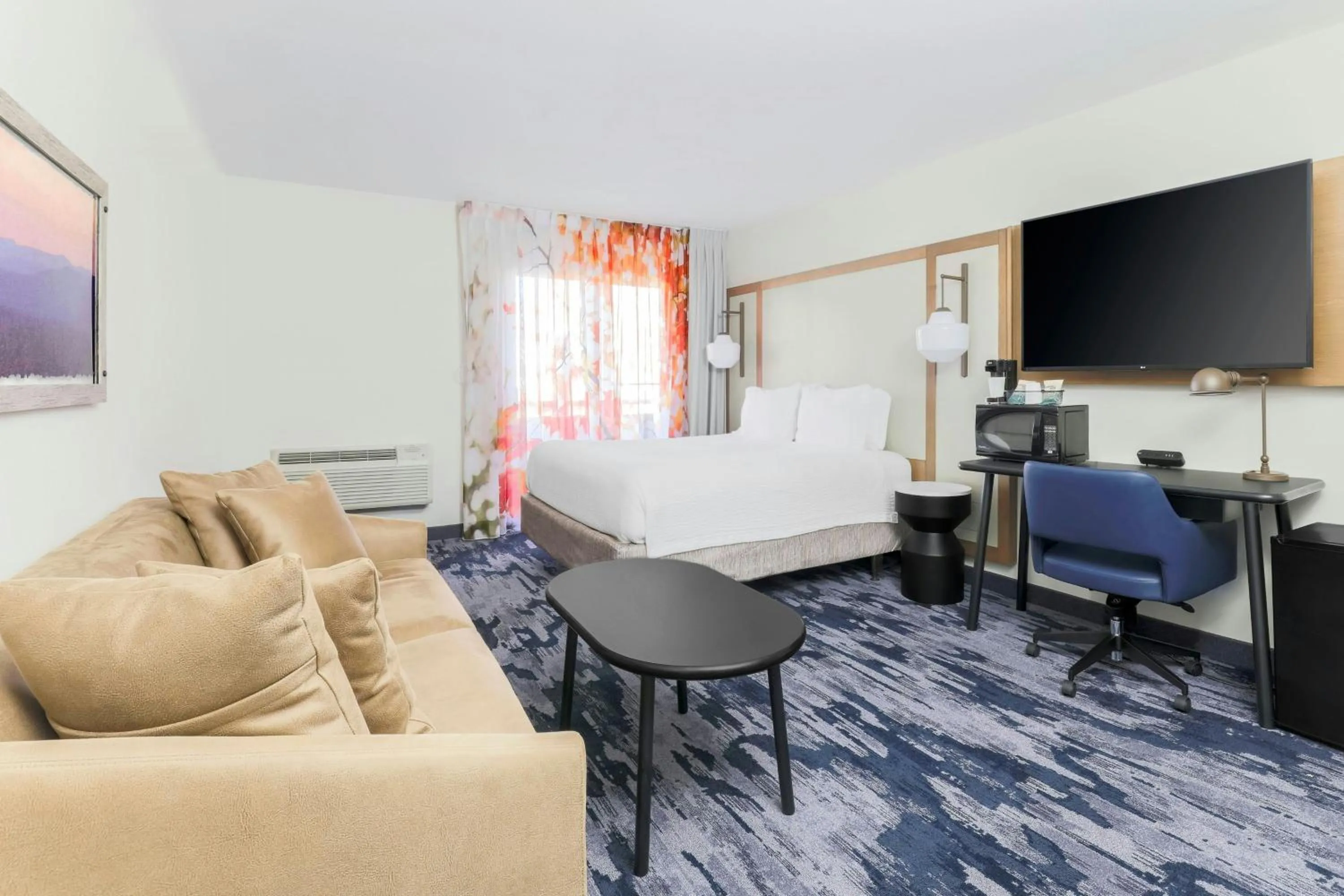 Photo of the whole room in Fairfield Inn and Suites by Marriott San Jose Airport