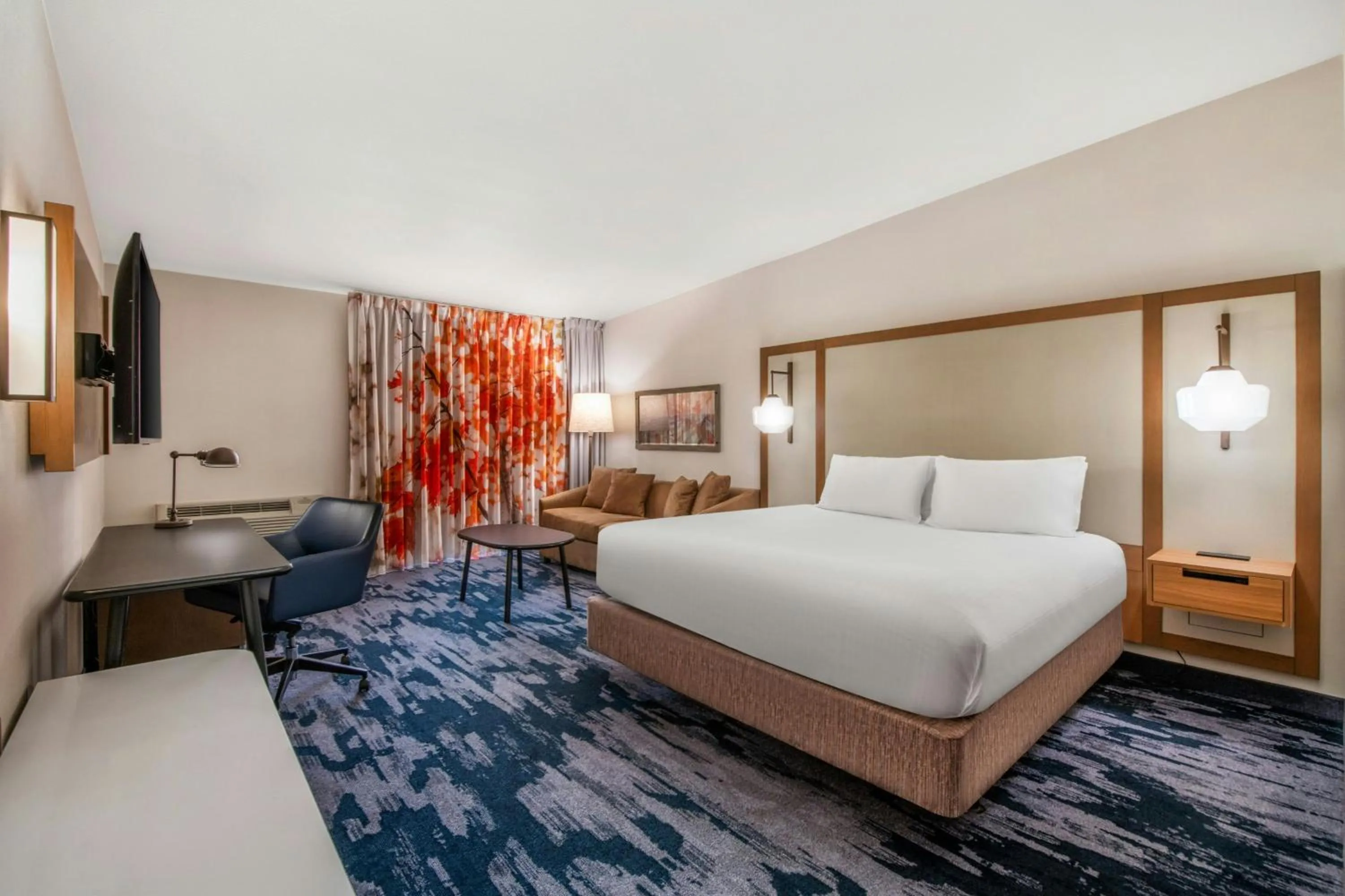 Photo of the whole room, Bed in Fairfield Inn and Suites by Marriott San Jose Airport