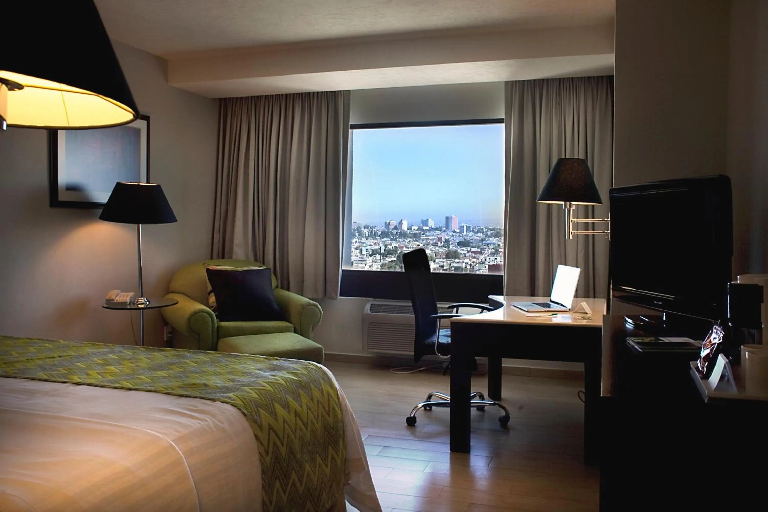 Photo of the whole room, Bed in Holiday Inn Puebla La Noria by IHG