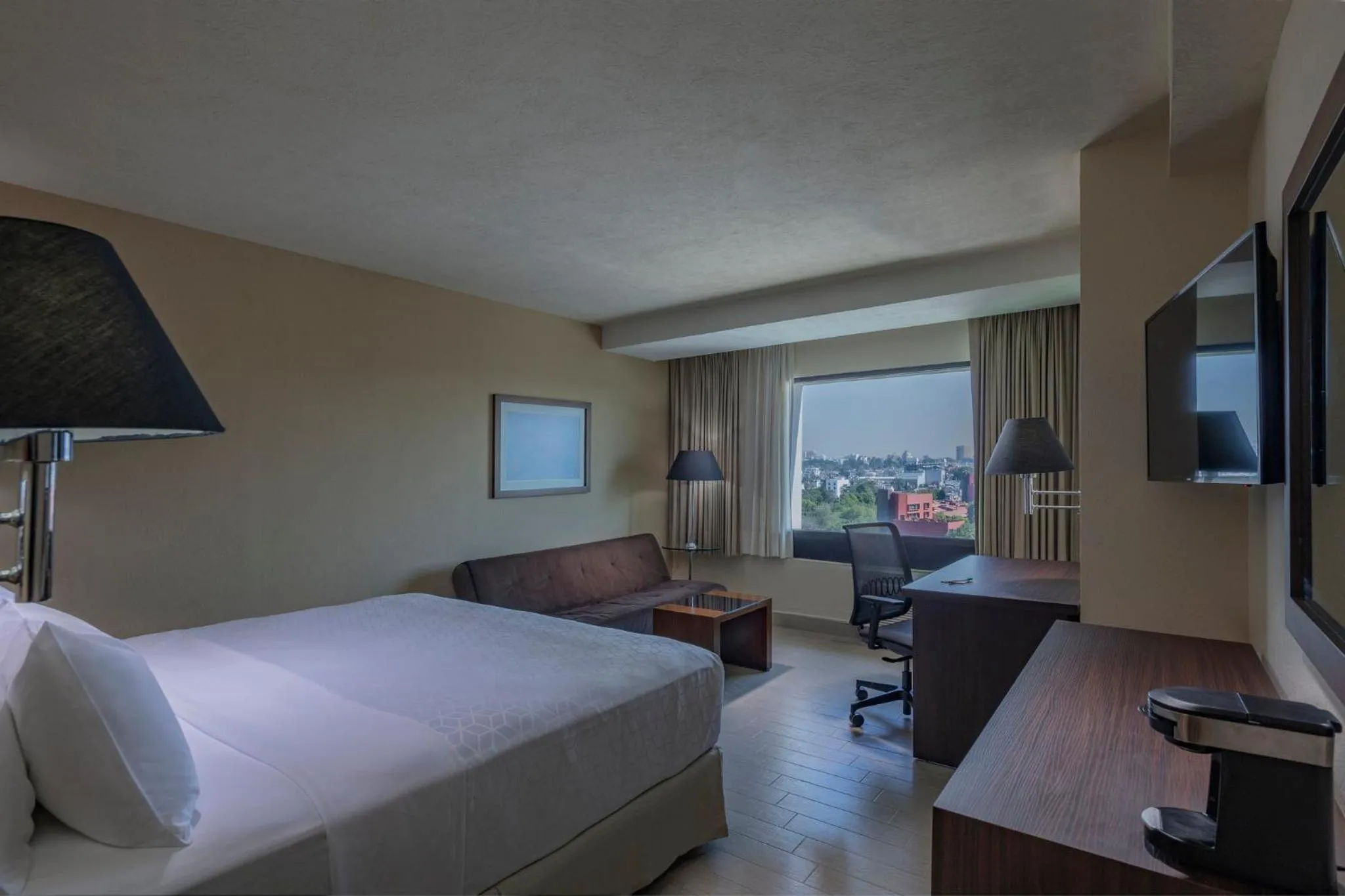 Photo of the whole room, Bed in Holiday Inn Puebla La Noria by IHG