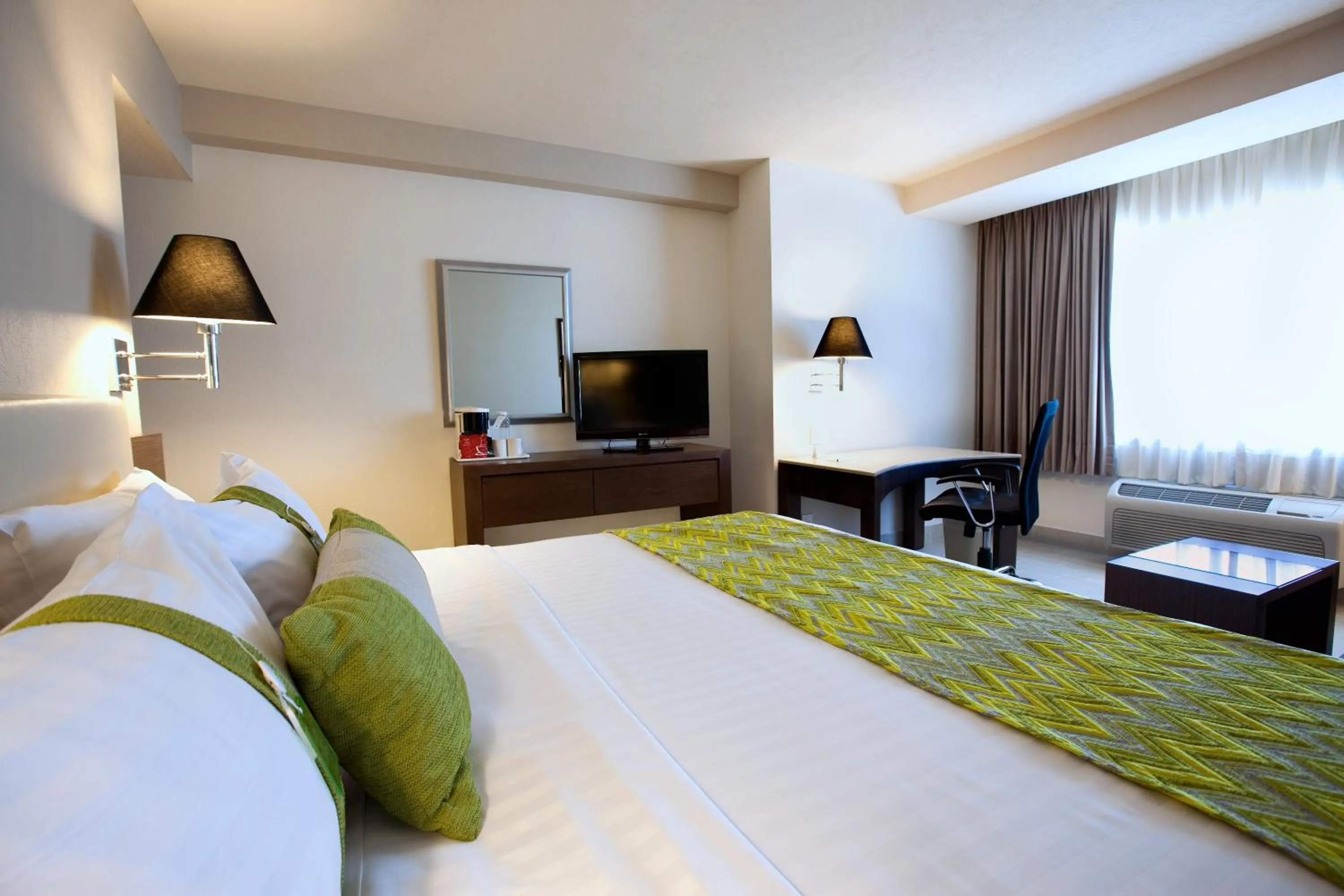 Photo of the whole room, Bed in Holiday Inn Puebla La Noria by IHG