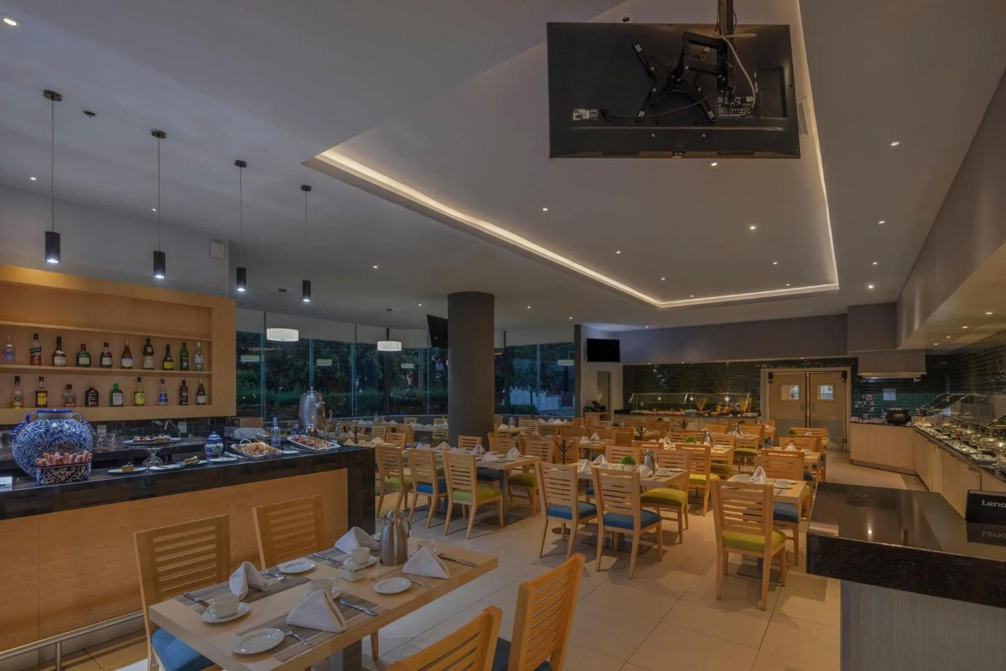 Restaurant/places to eat in Holiday Inn Puebla La Noria by IHG