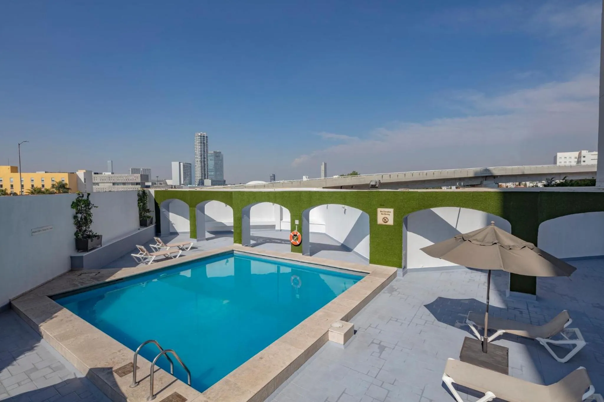 Swimming pool in Holiday Inn Puebla La Noria by IHG