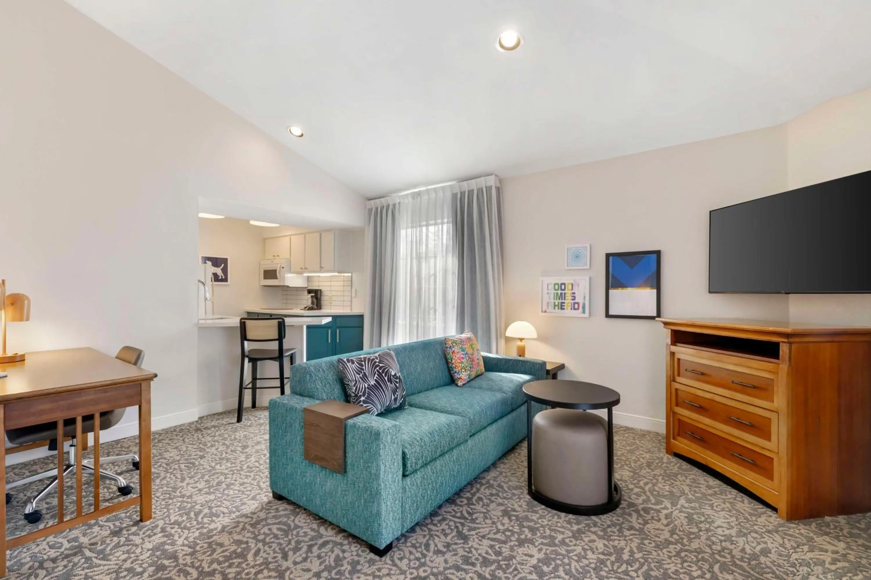 Photo of the whole room in Sonesta ES Suites Dulles Airport