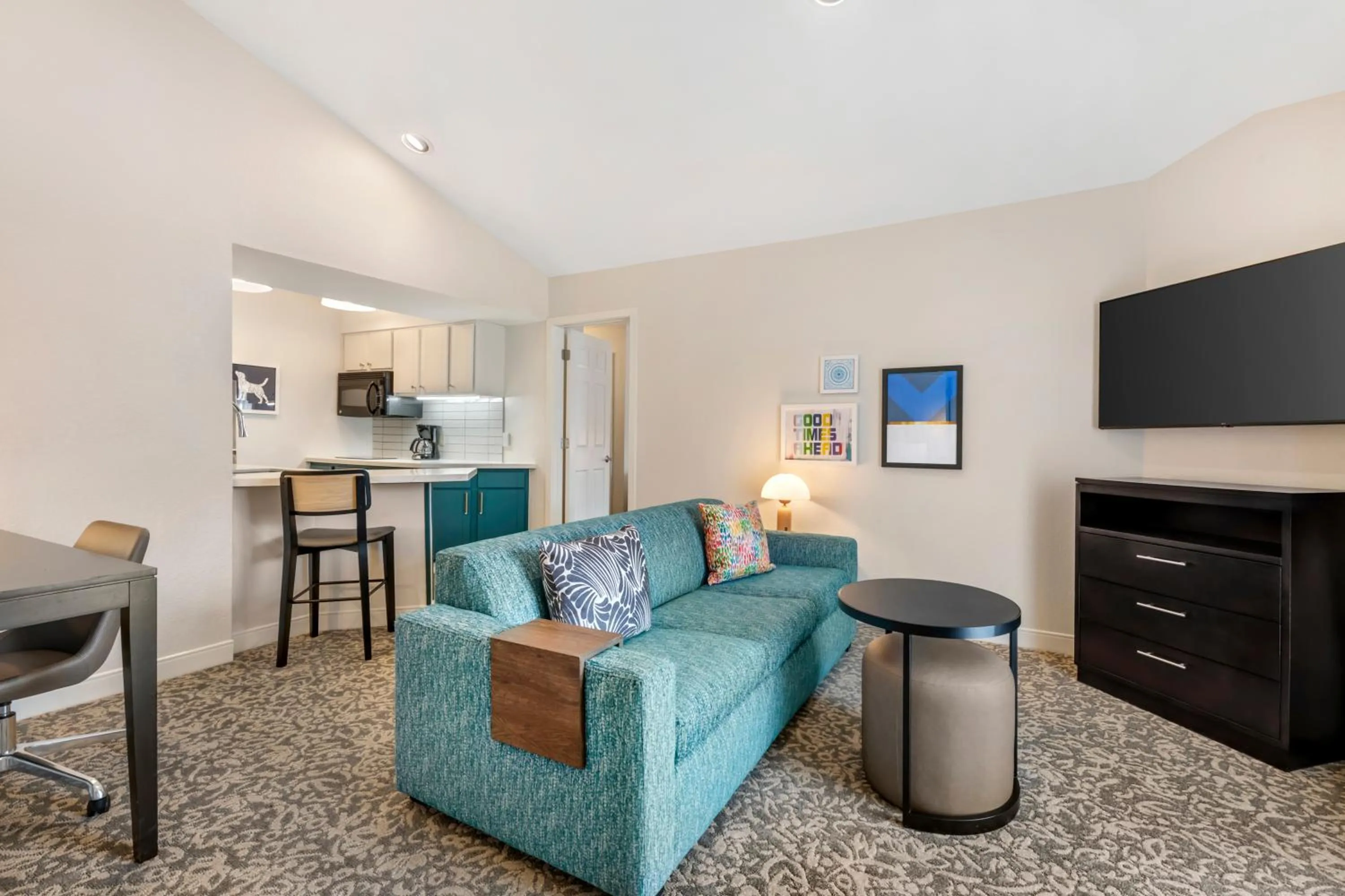 Living room in Sonesta ES Suites Dulles Airport