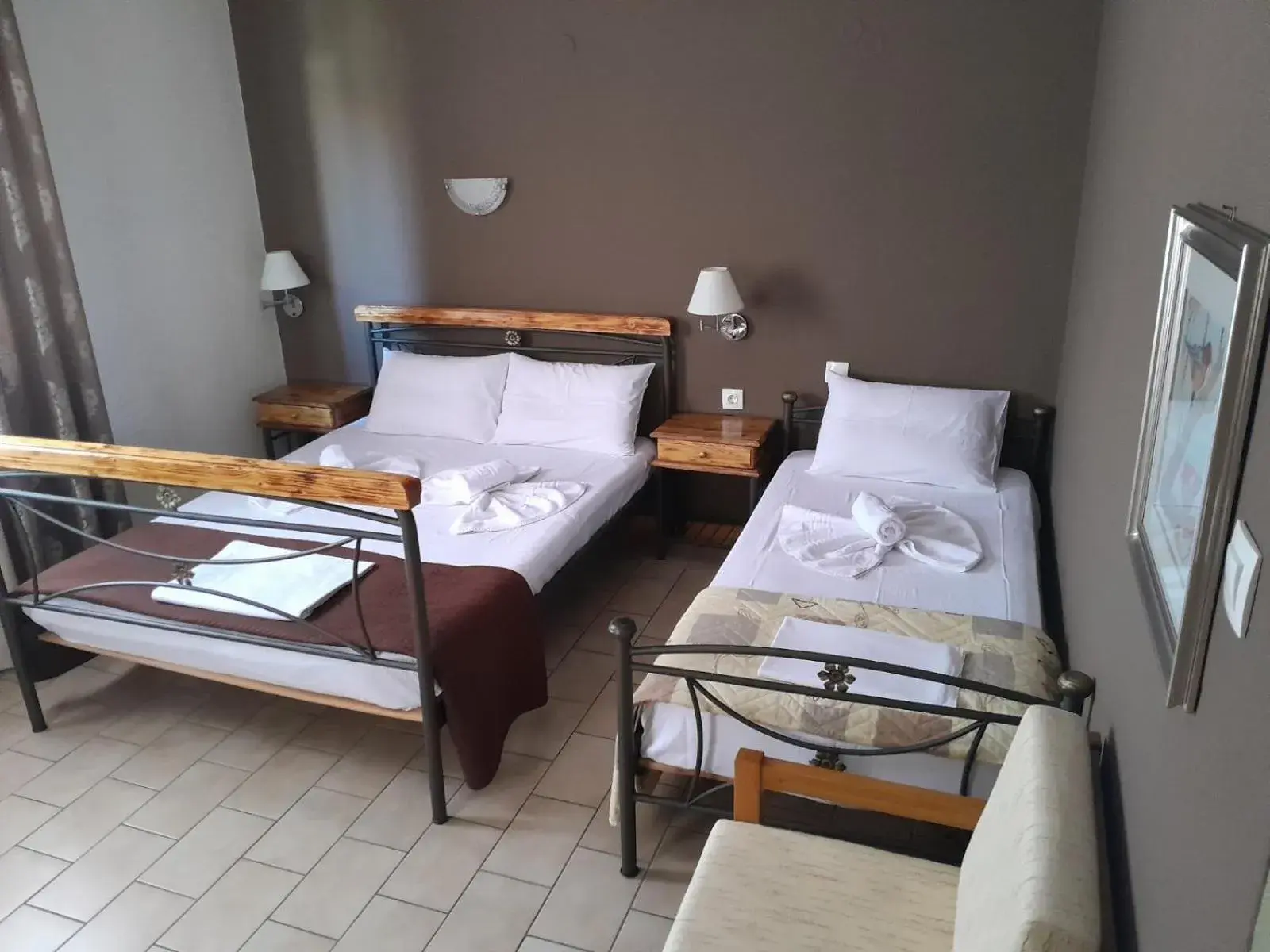 Basic Triple Room in Vanta Hotel Basic Triple Room in Vanta Hotel