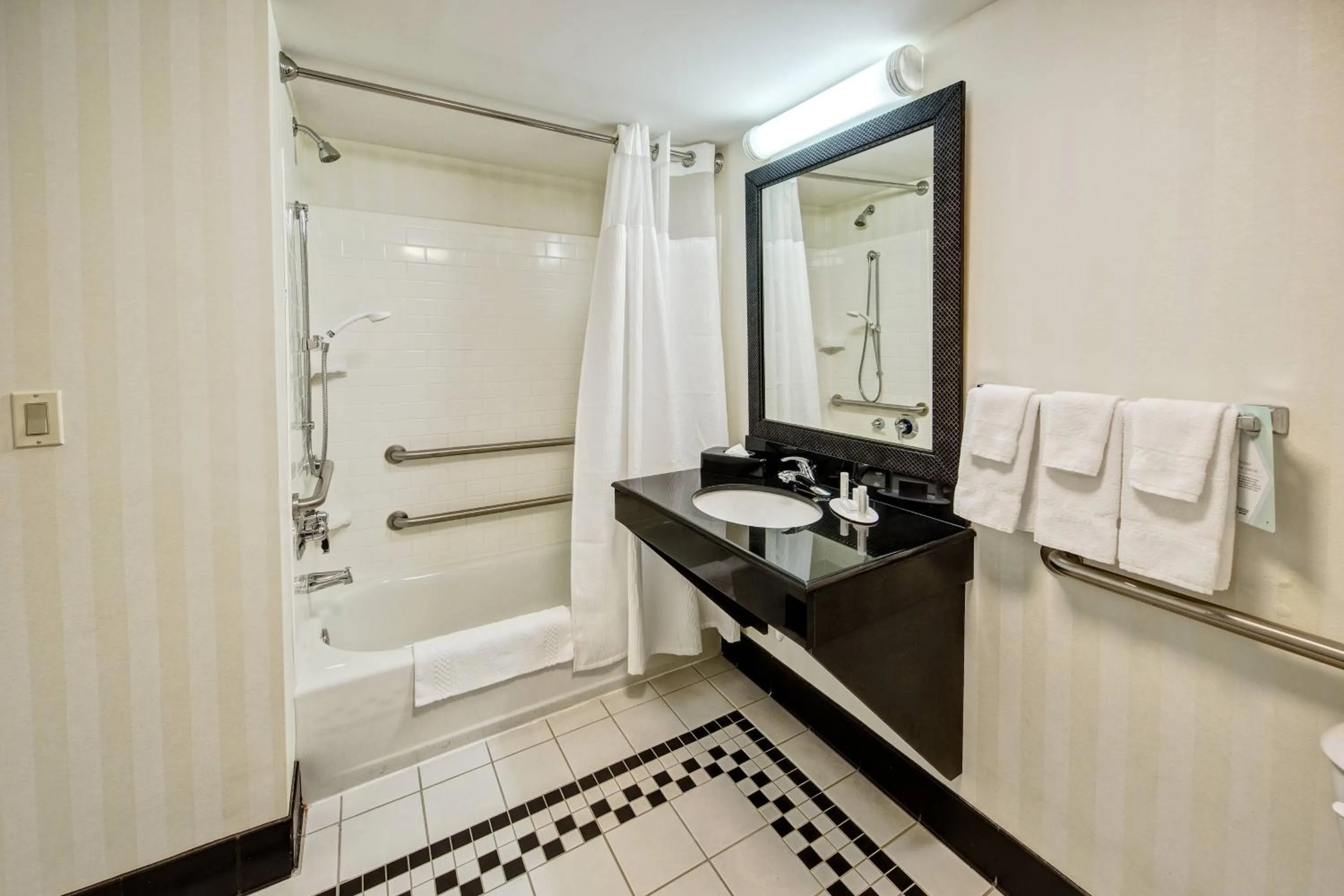 Bathroom in Fairfield Inn and Suites by Marriott Naples