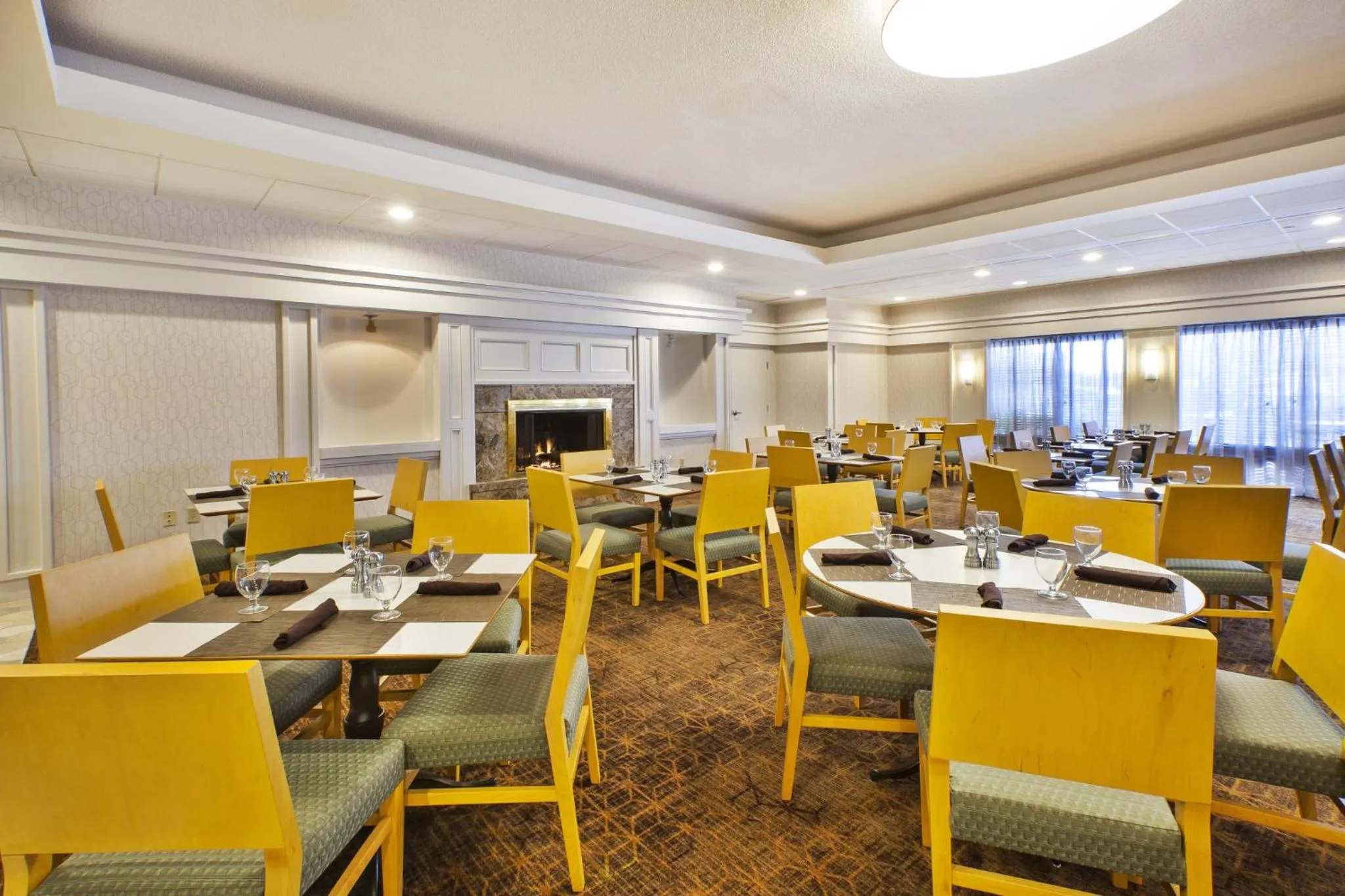 Restaurant/places to eat in Holiday Inn Washington-Dulles International Airport by IHG